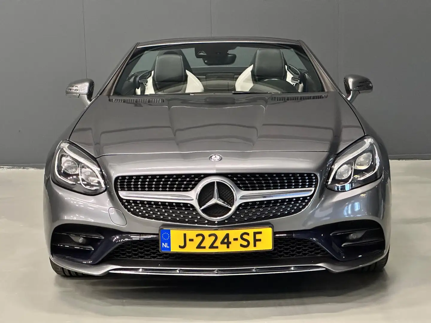 Mercedes-Benz SLC 200 RedArt Edition AMG AUTOMAAT LEDER/CAMERA/PDC/NAVI Szürke - 2