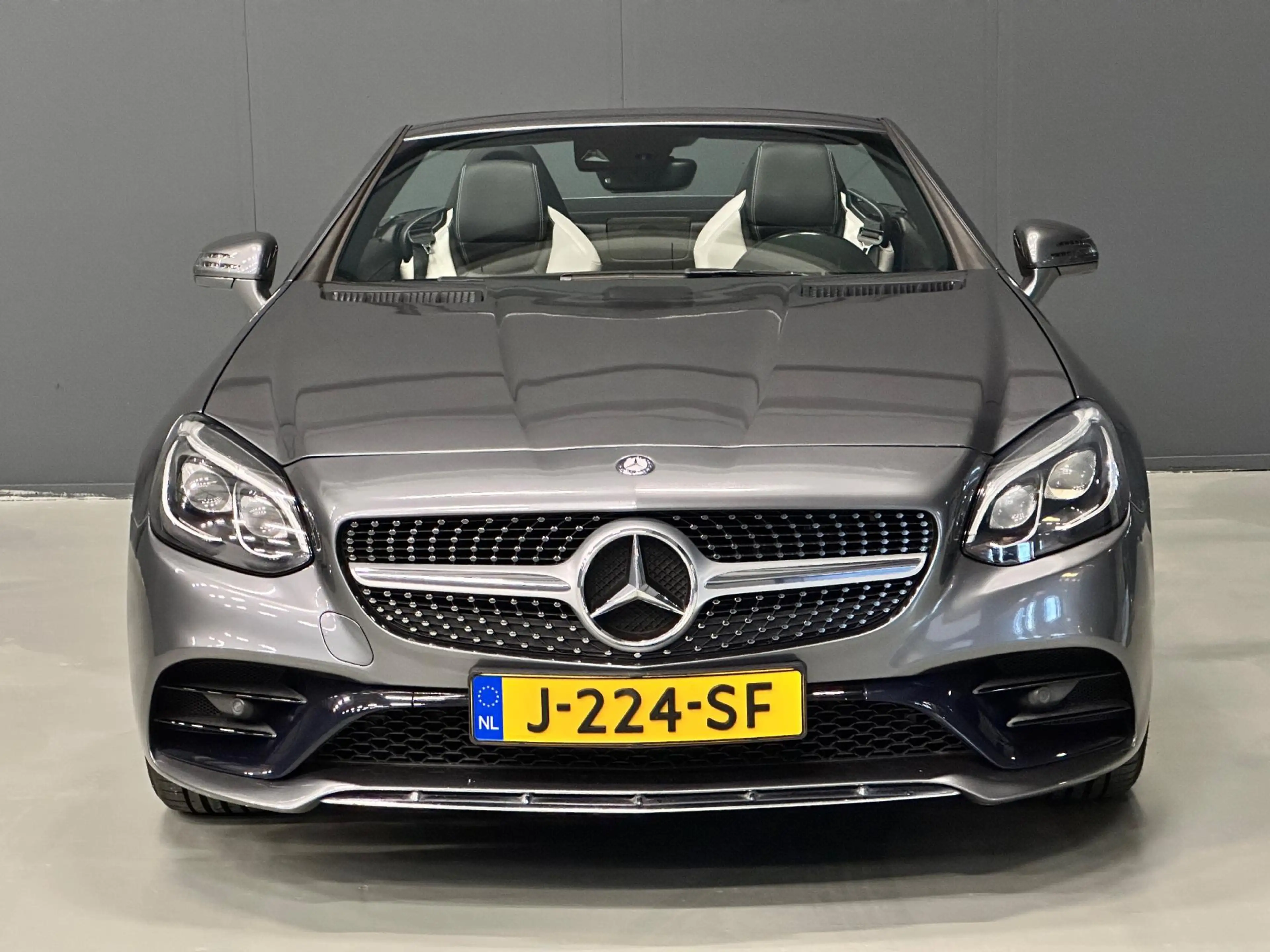 Mercedes-Benz SLC 200 RedArt Edition AMG AUTOMAAT LEDER/CAMERA/PDC/NAVI — photo 2