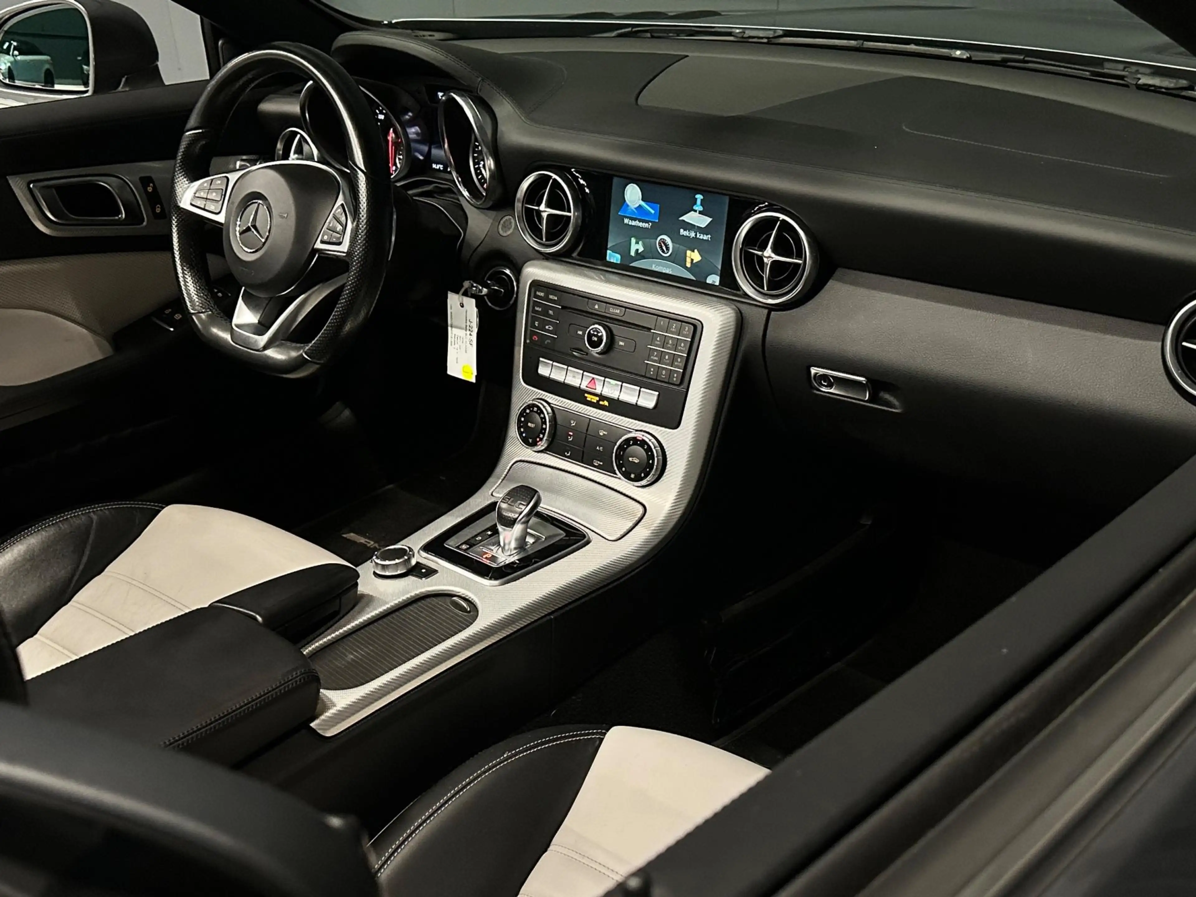 Mercedes-Benz SLC 200 RedArt Edition AMG AUTOMAAT LEDER/CAMERA/PDC/NAVI — photo 9