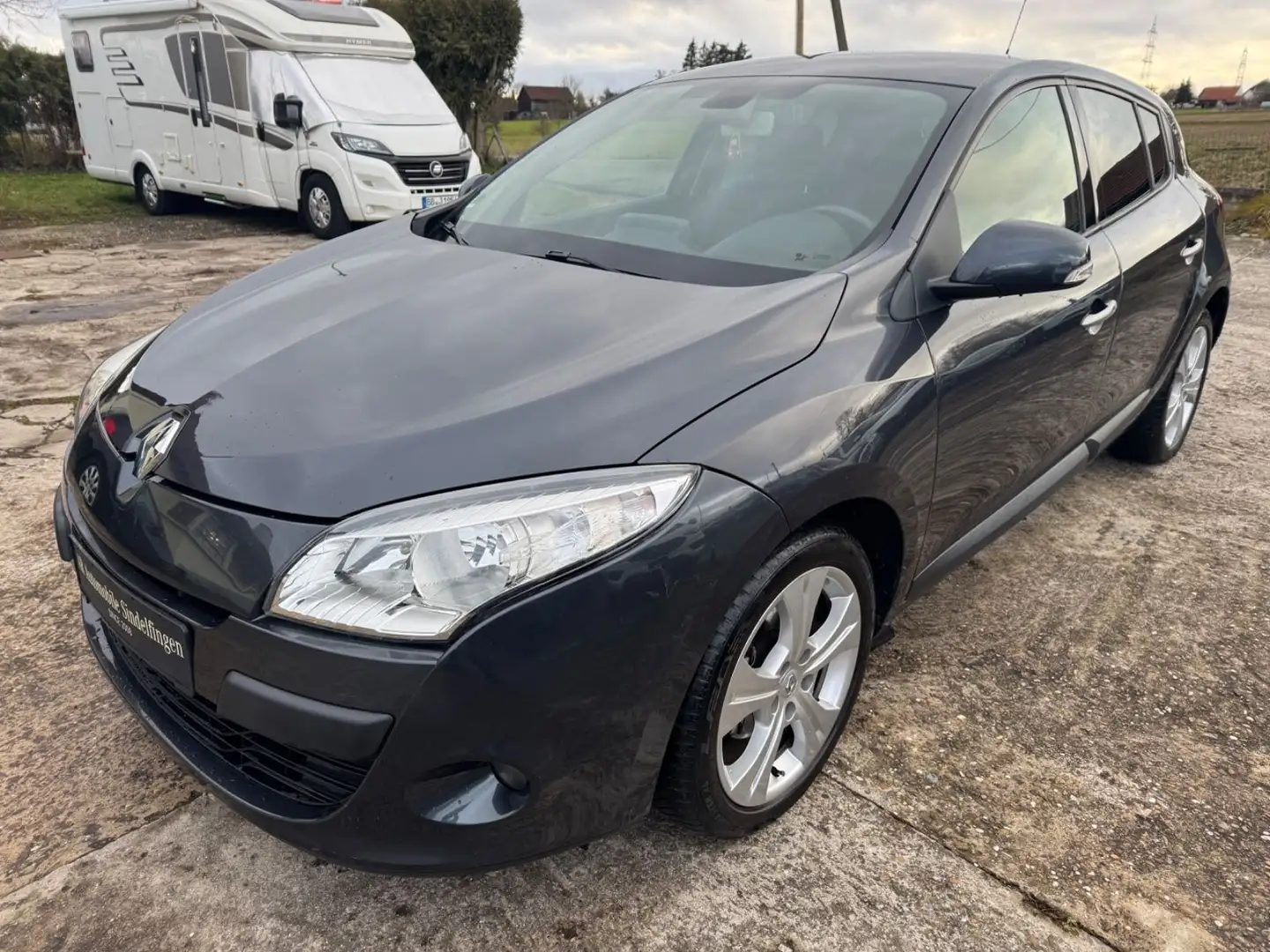 Renault Megane III Lim. 5-trg. Dynamique*AUT*NAVI* Grau - 1