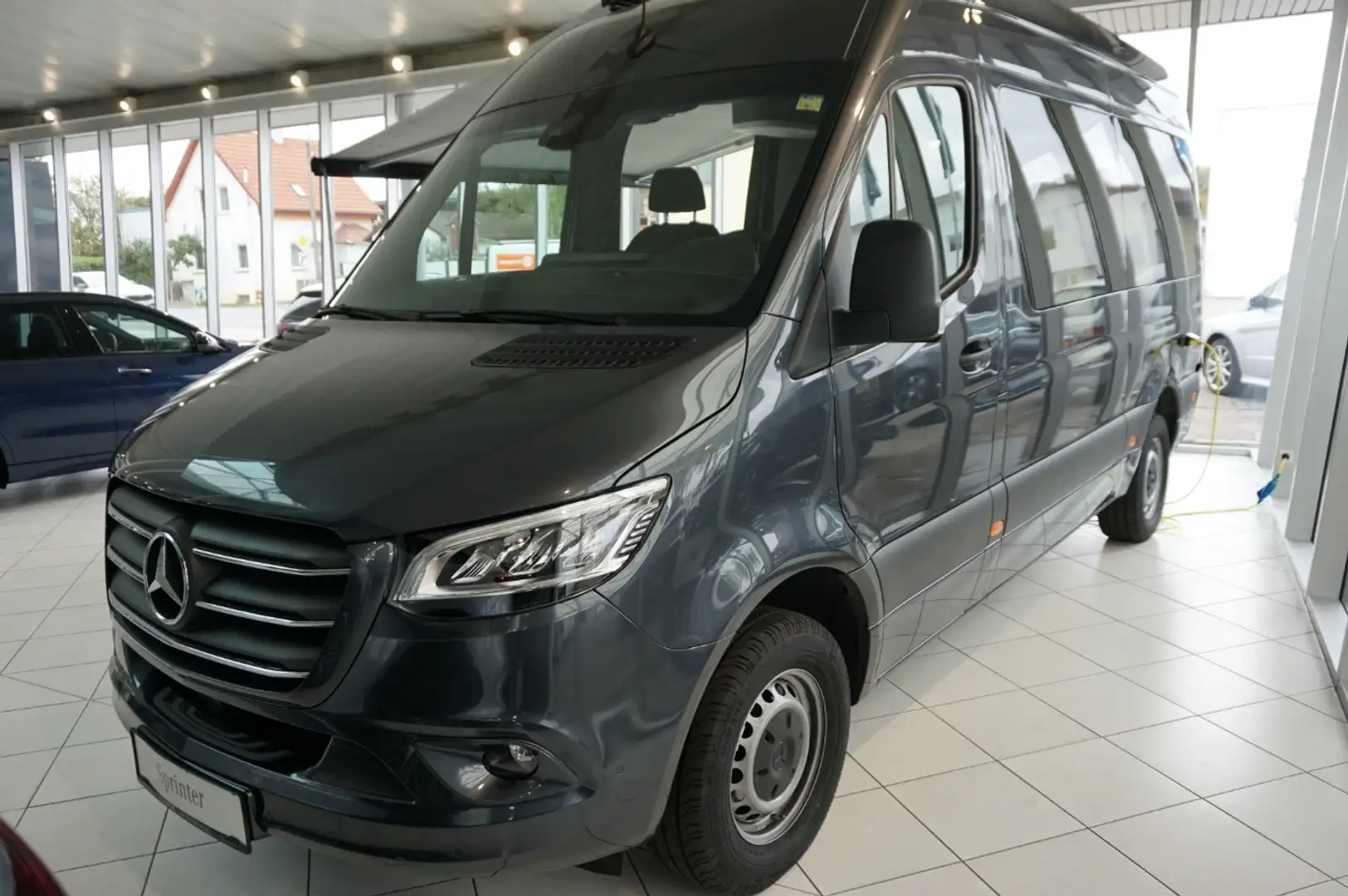 Mercedes-Benz Sprinter 319CDI Innova Roadtrip365 Stdhzg,Aut,Led Grau - 2