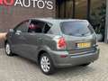 Toyota Verso 1.8 VVT-i Dynamic 7p. AUT Airco | Cruise | PDC | N Grau - thumbnail 2