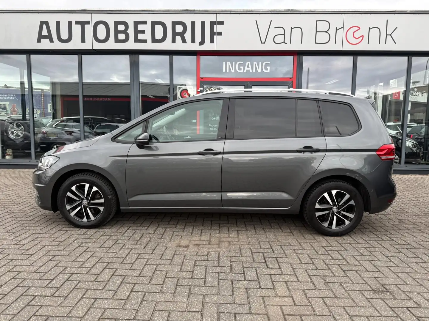 Volkswagen Touran 1.0 TSI Comfortline 7p | Navi | Carplay | PDC Grijs - 2