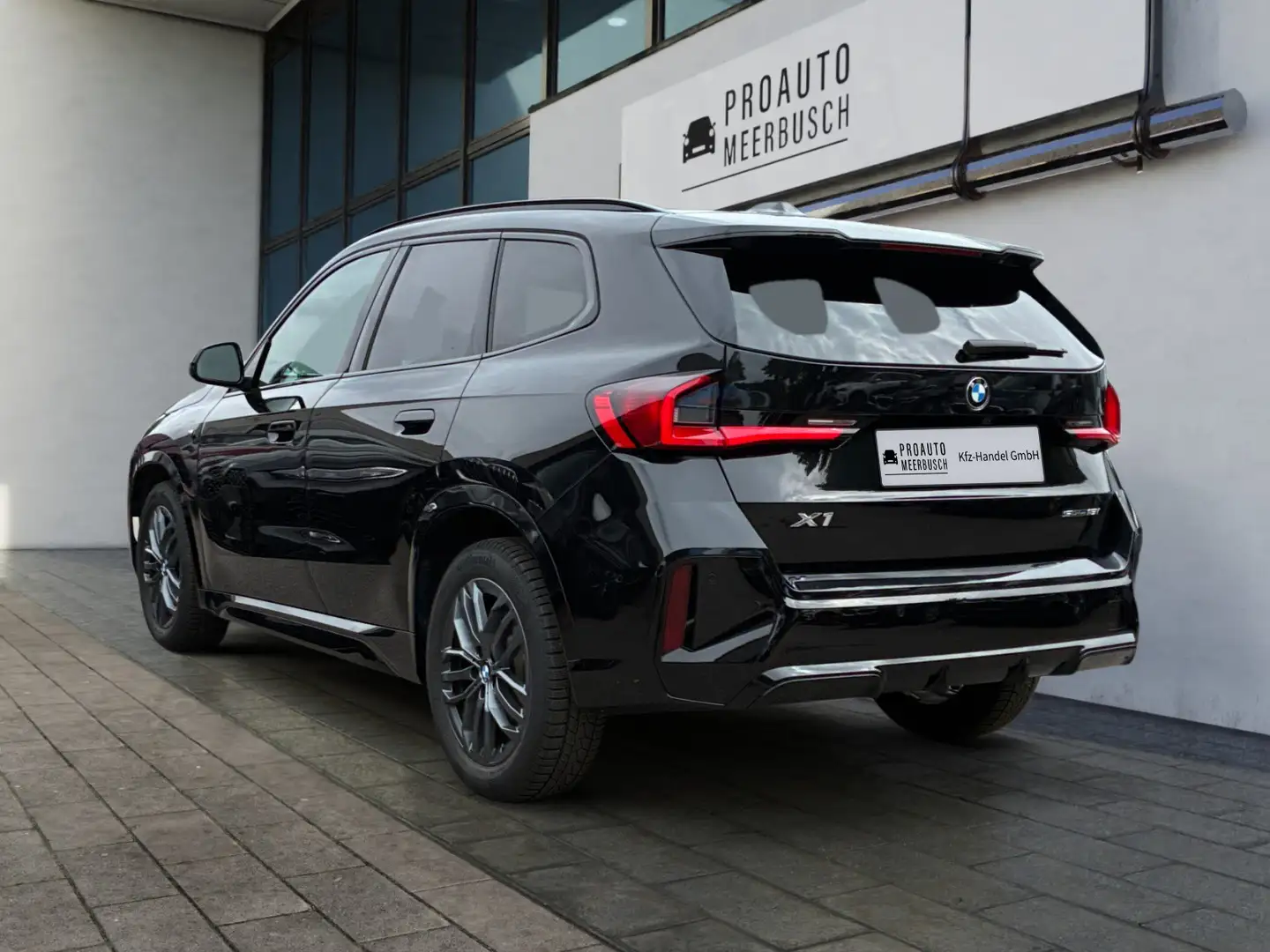 BMW X1 18i sDrive M Sport MMRY/ACC/ADAPTLED/PANO/H&K Schwarz - 2