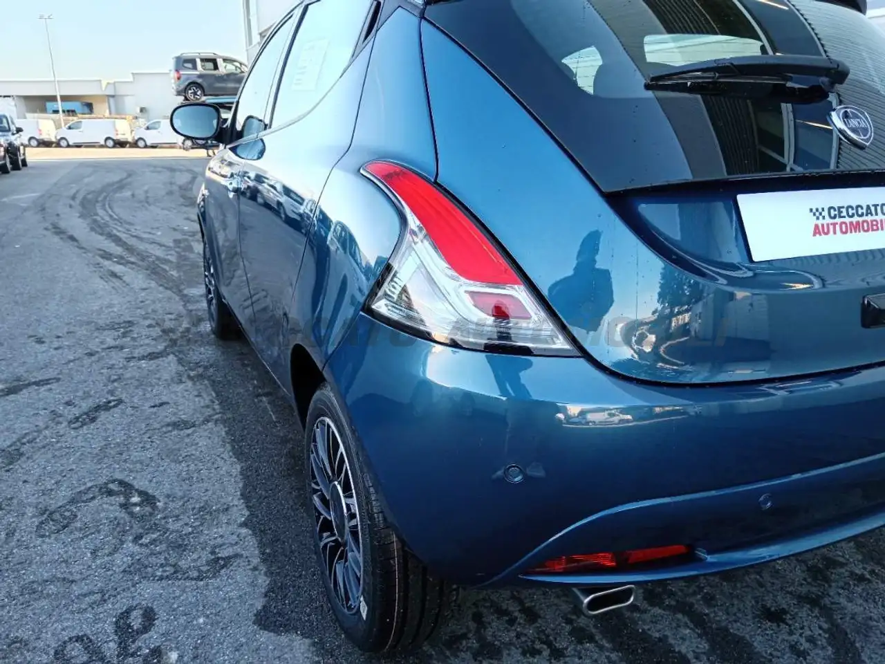 Lancia Ypsilon 2024 — фото 9
