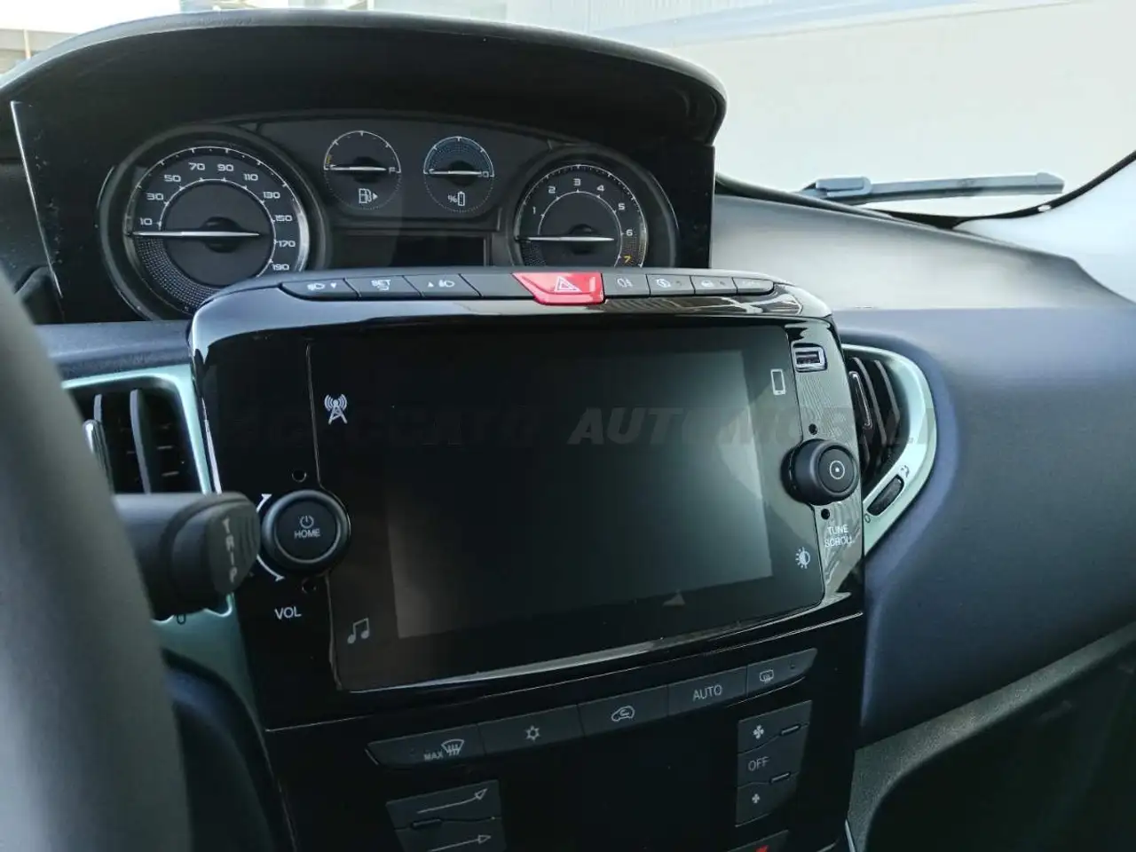 Lancia Ypsilon 2024 — фото 15