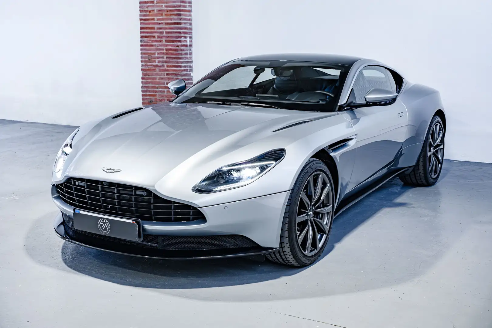 Aston Martin DB11 DB11 V8  6100 km Gris - 1