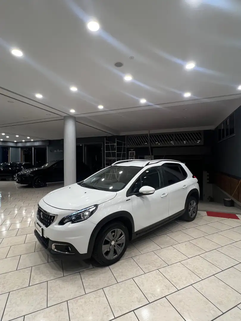 Peugeot 2008 BlueHDi 100 S&S Signature Weiß - 1