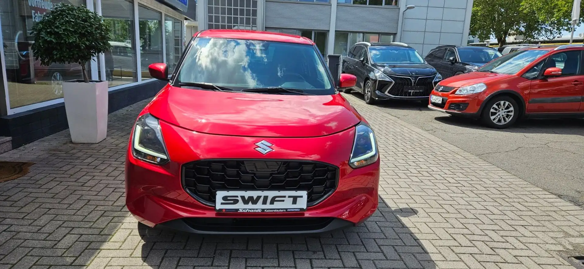 Suzuki Swift 1.2 HYBRID CVT Comfort Rot - 1