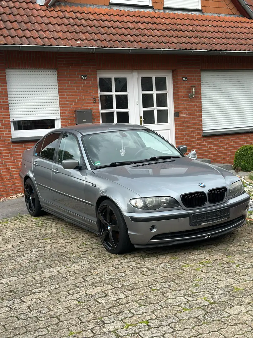 BMW 318 318d Šedá - 1
