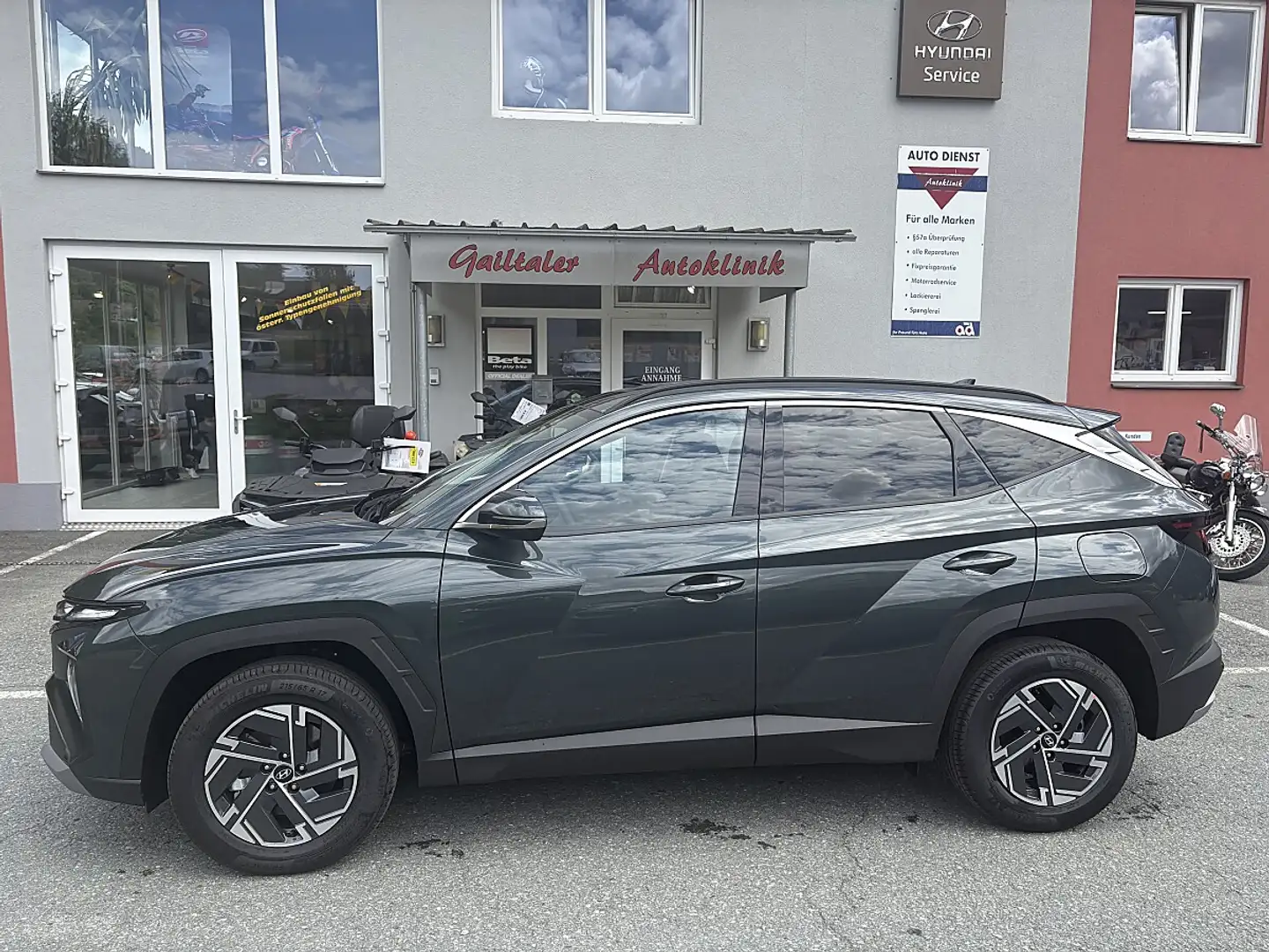 Hyundai TUCSON Tucson 1,6 T-GDI HEV 4WD Jubilé Aut. Grün - 2