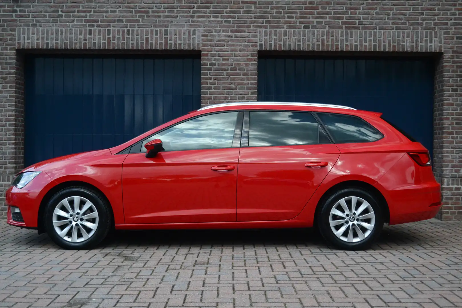 SEAT Leon ST 1.5 TSI DSG Style Ultimate Edition | Trekhaak | Rood - 2