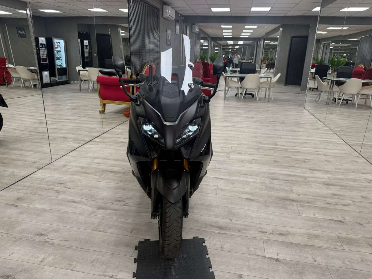 Yamaha TMAX 560