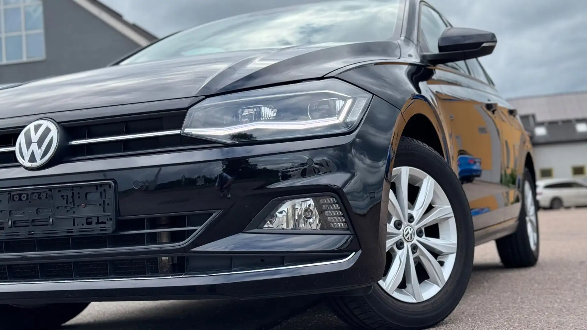 Volkswagen Polo VI Highline ACC*APP*PDC*SCHECKHEFT* Negro - 2