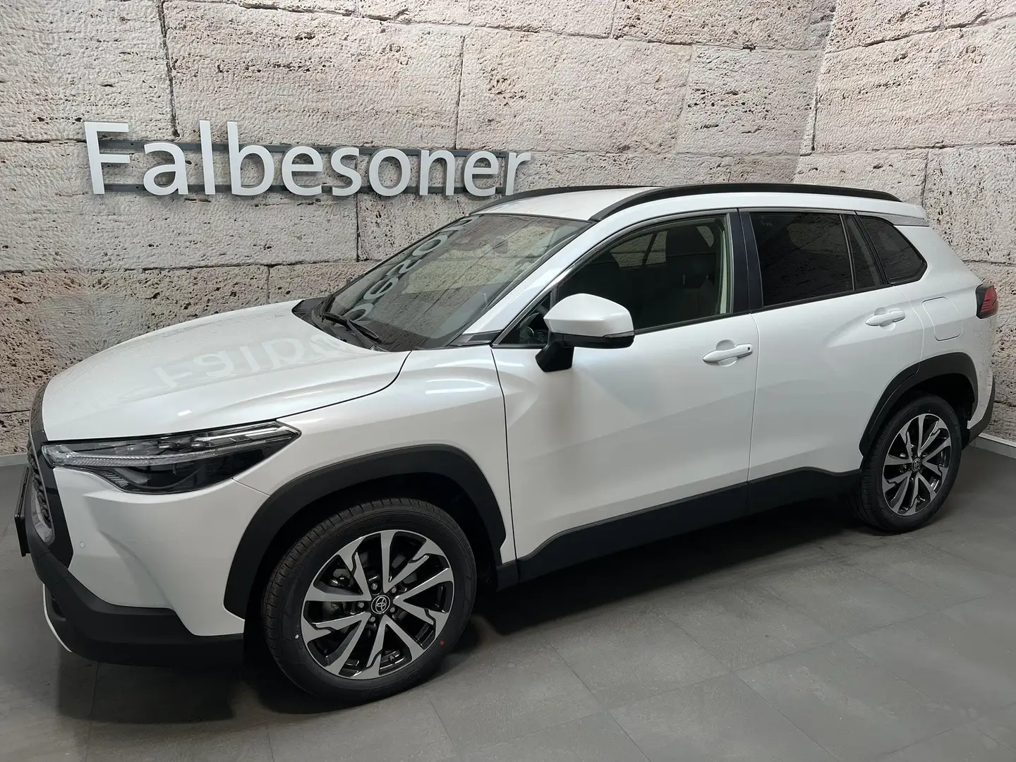 Toyota Corolla Cross 2,0 Hybrid Active Drive AWD 197PS Weiß - 2