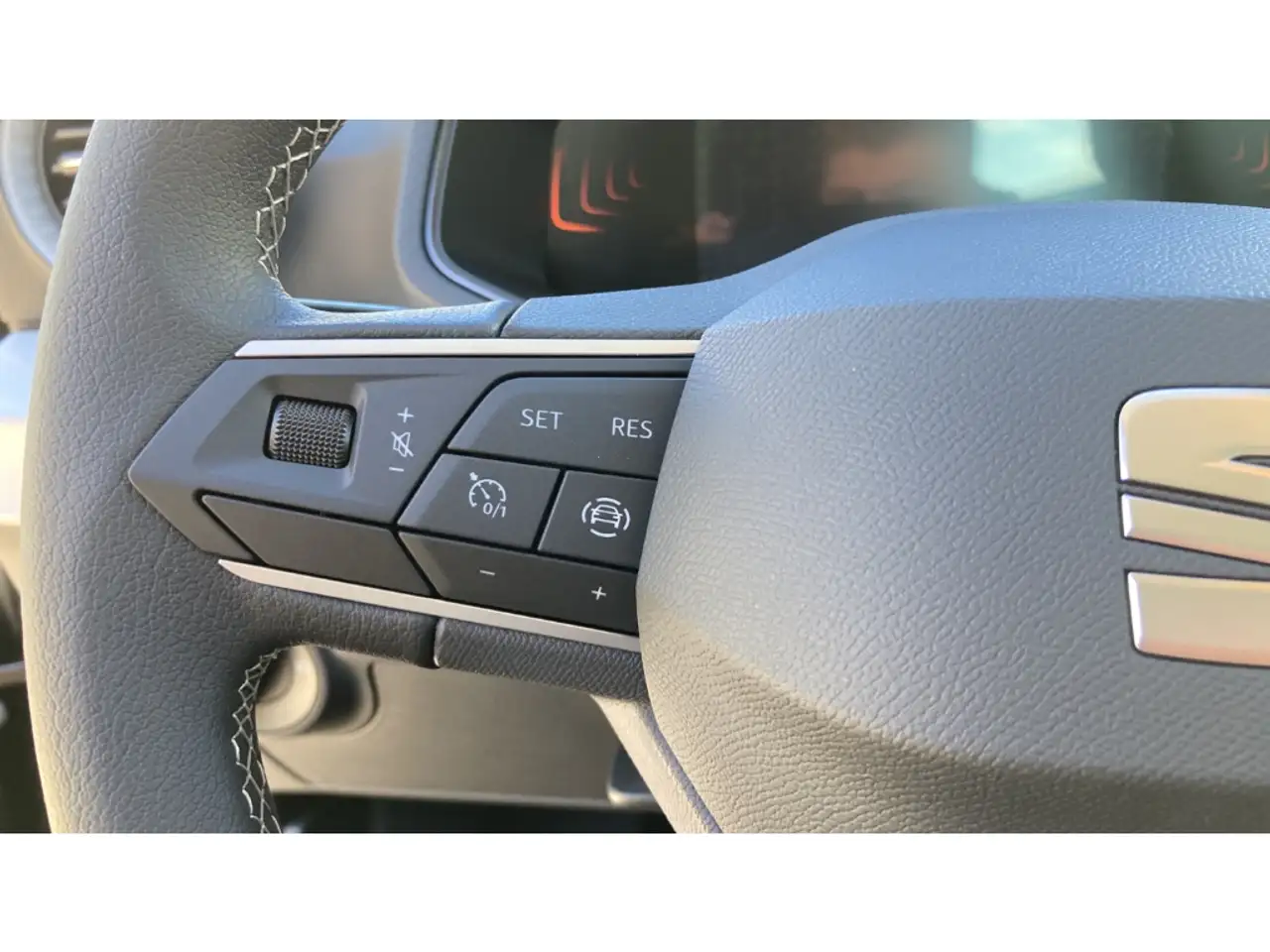 SEAT Arona 1.0 TGI Style PDC+SHZ+FULL-LINK+TEMPOMAT, миниатюра 22
