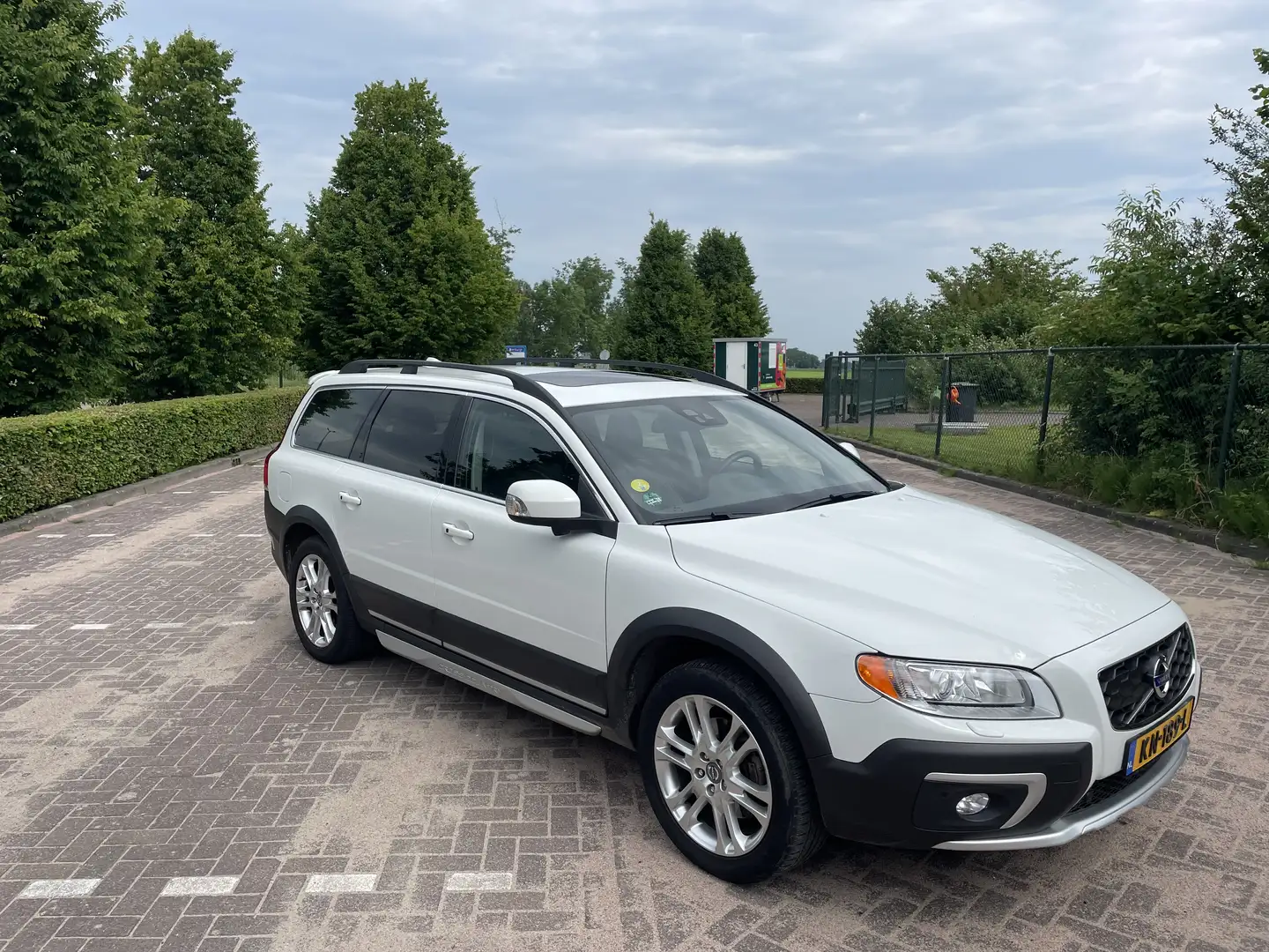 Volvo XC70 2.4 D5 Summum Wit - 1
