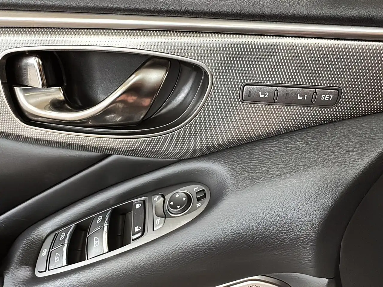 Infiniti Q50 снимка Infiniti Q50