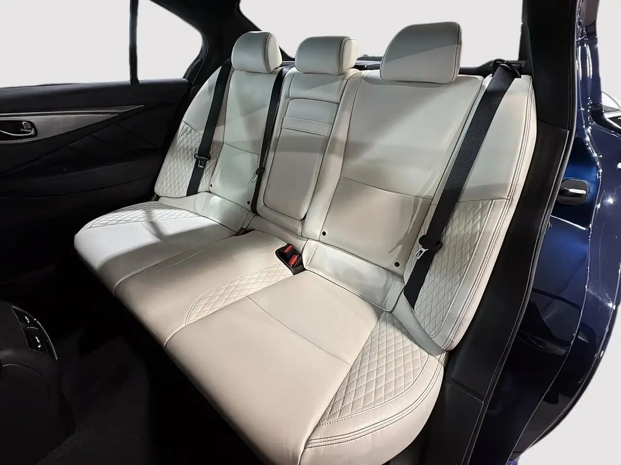 Infiniti Q50 снимка Infiniti Q50