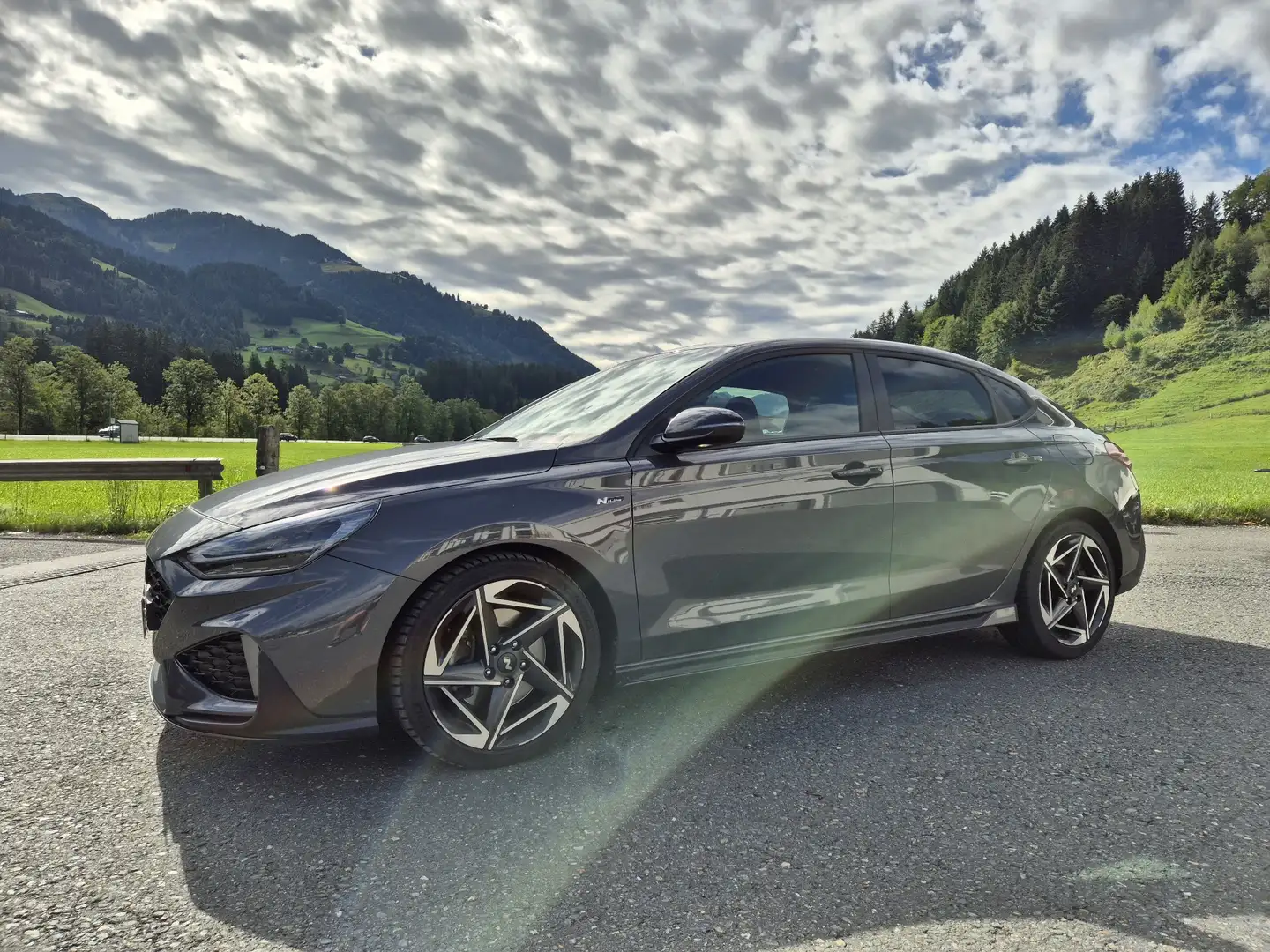 Hyundai i30 i30 Fastback 1,5 T-GDi N-Line Plus DCT Automatik Grau - 1