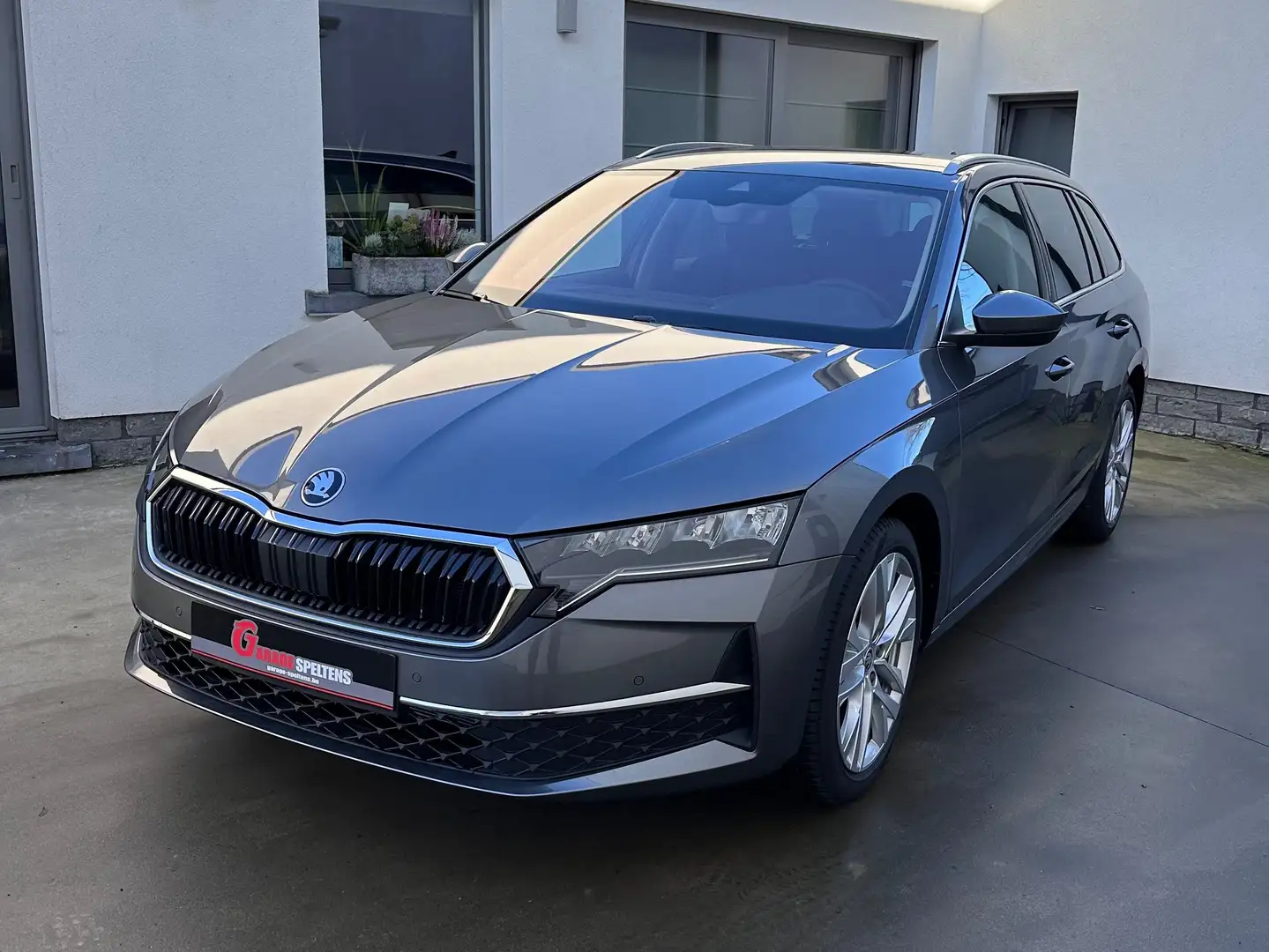 Skoda Octavia Combi 1.5 TSI eTec MHEV Selection DSG *NIEUW* Grau - 2