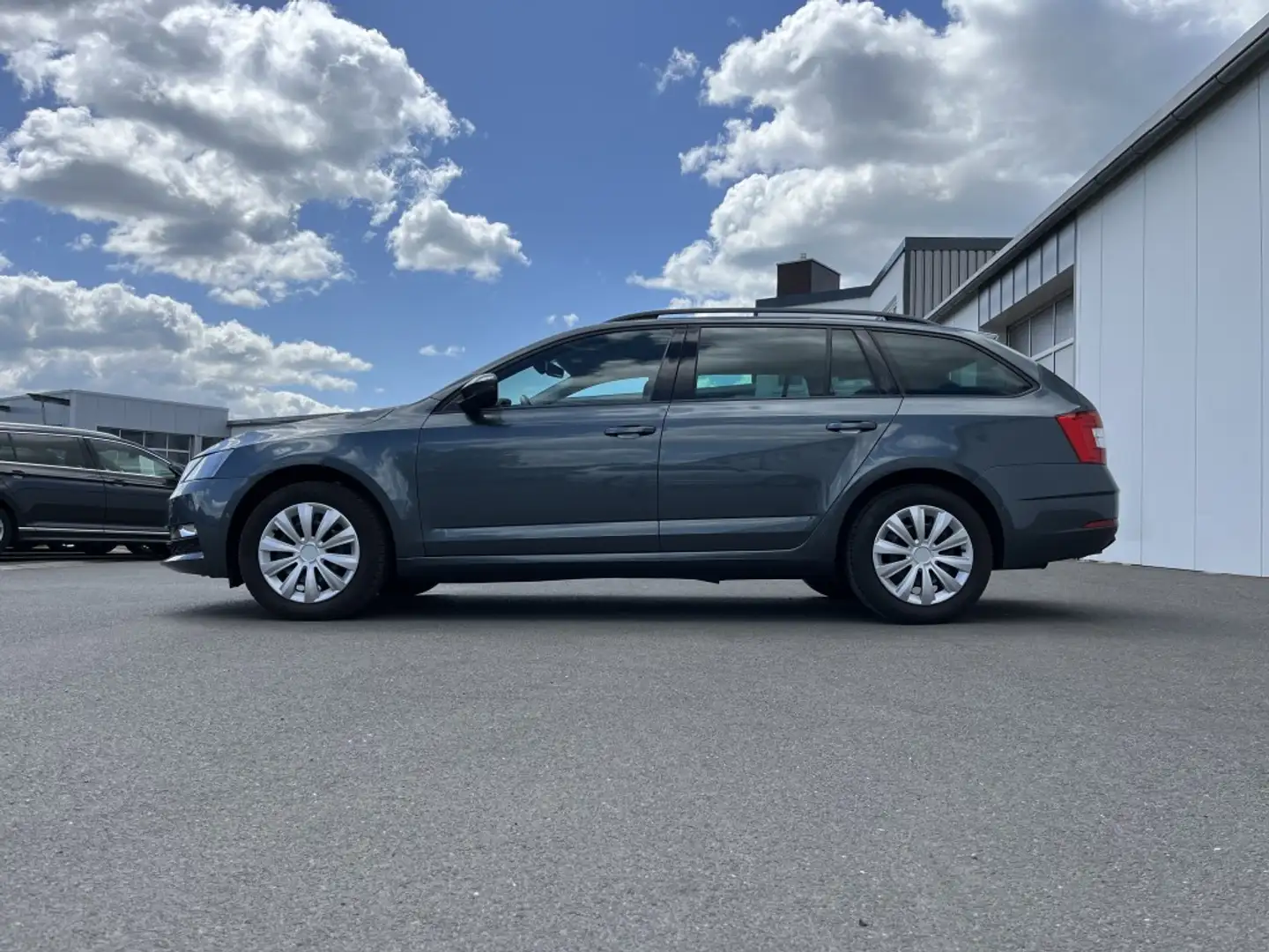 Skoda Octavia Combi 2.0 TDI Ambition 119€ m. 20% Anzahlung AHK Grau - 2