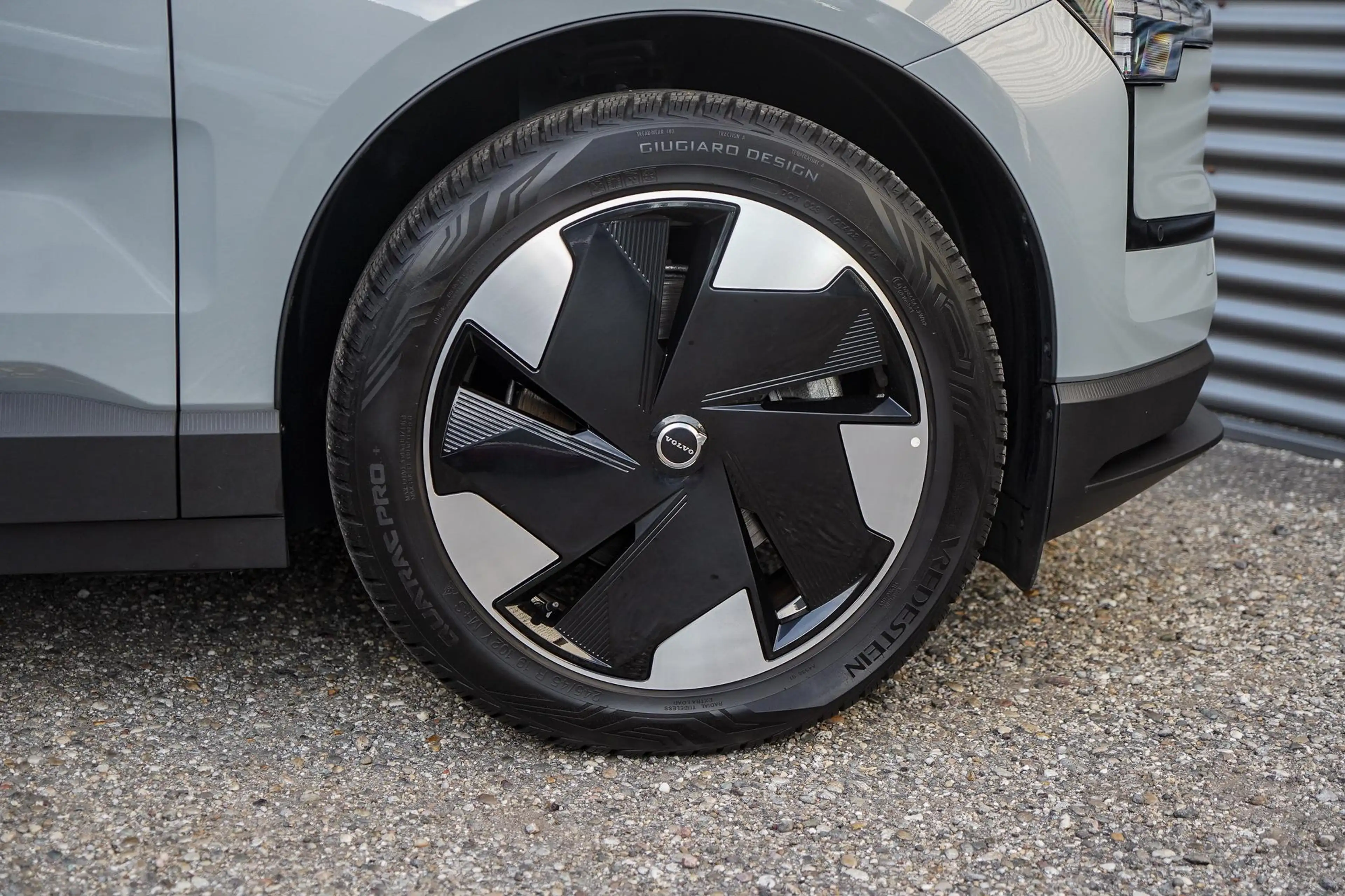Volvo EX30 Single Motor Extended Range Plus 69 kWh | Adaptive — photo 7