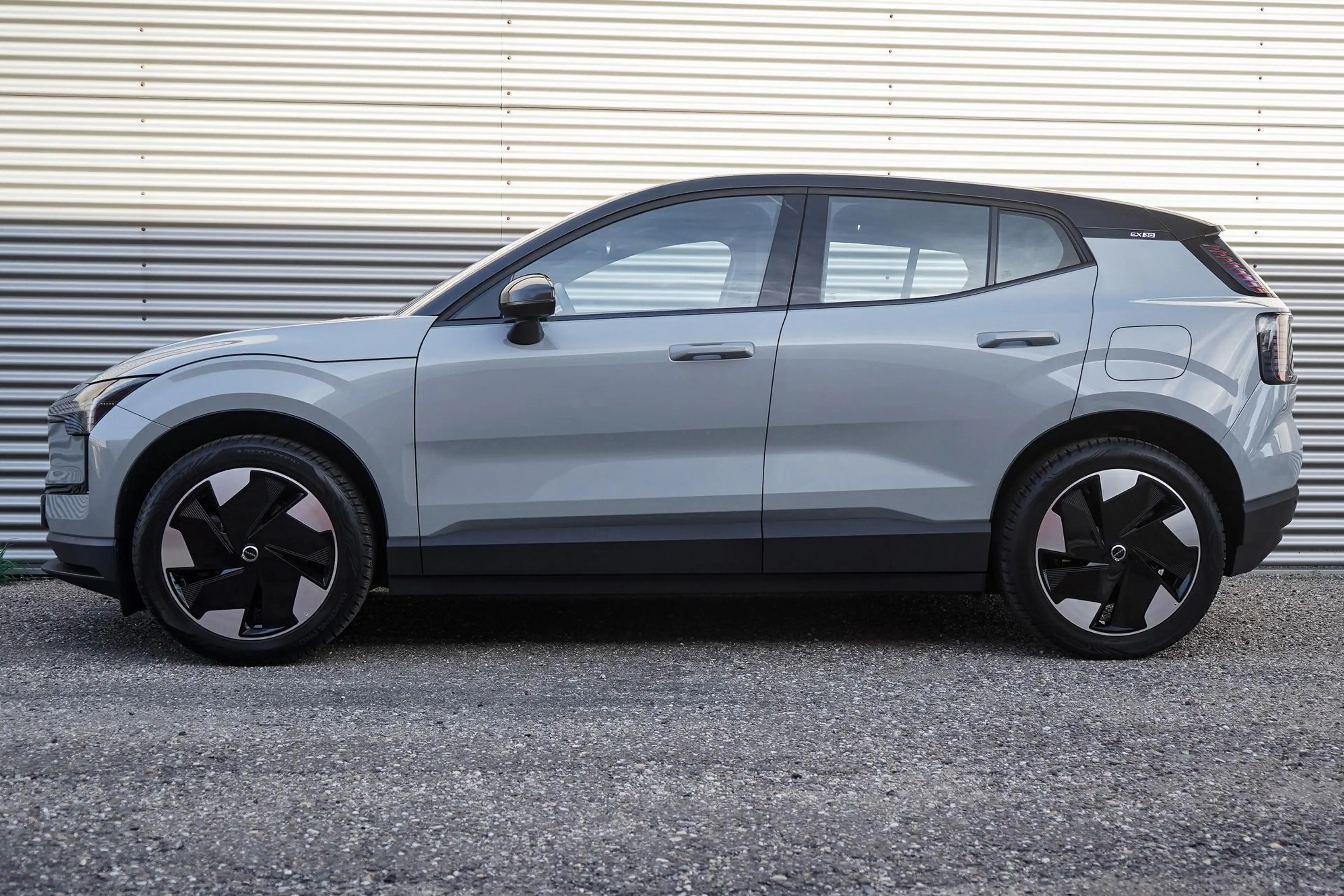 Volvo EX30 Single Motor Extended Range Plus 69 kWh | Adaptive — photo 3