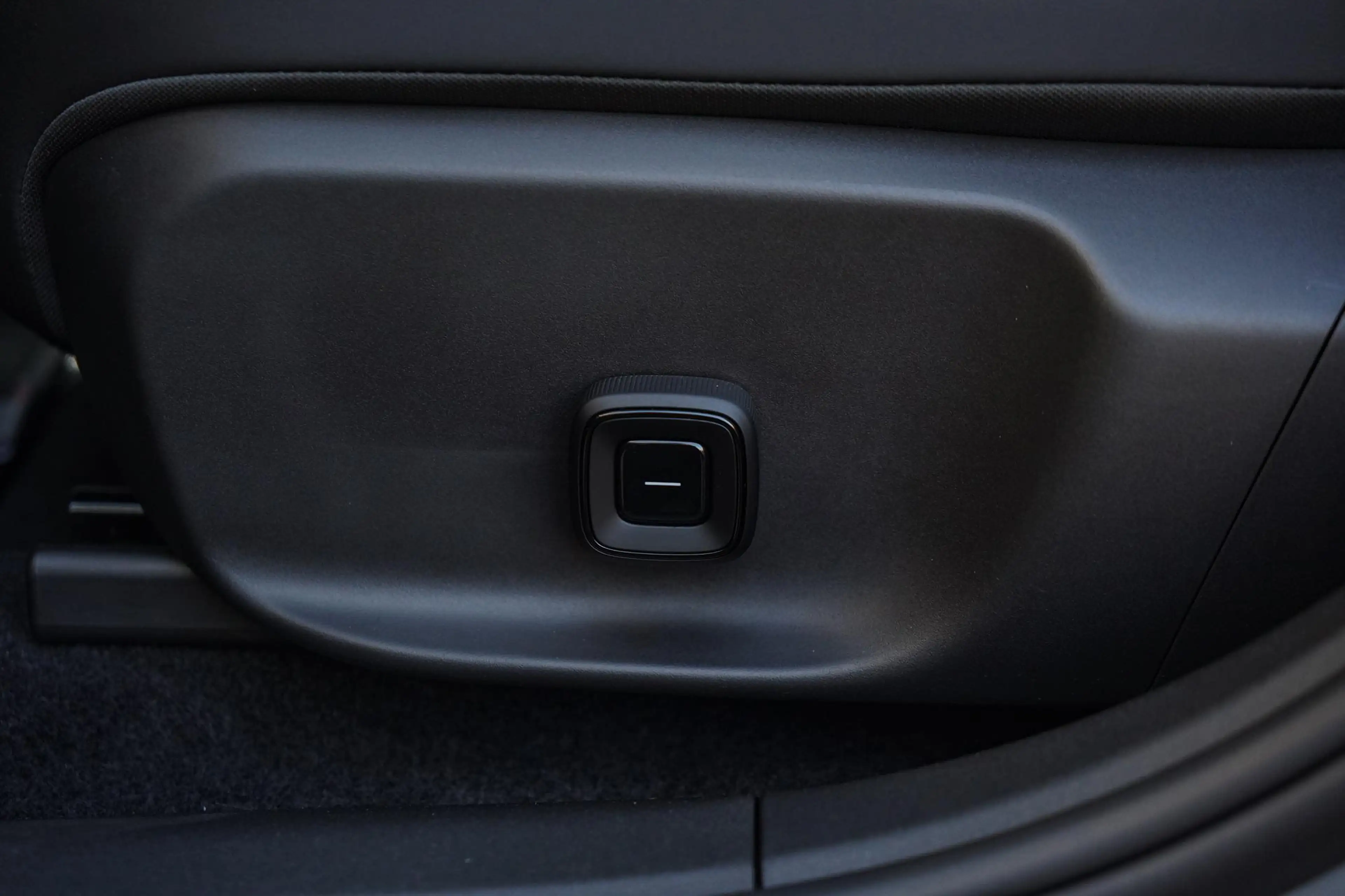 Volvo EX30 Single Motor Extended Range Plus 69 kWh | Adaptive — photo 15