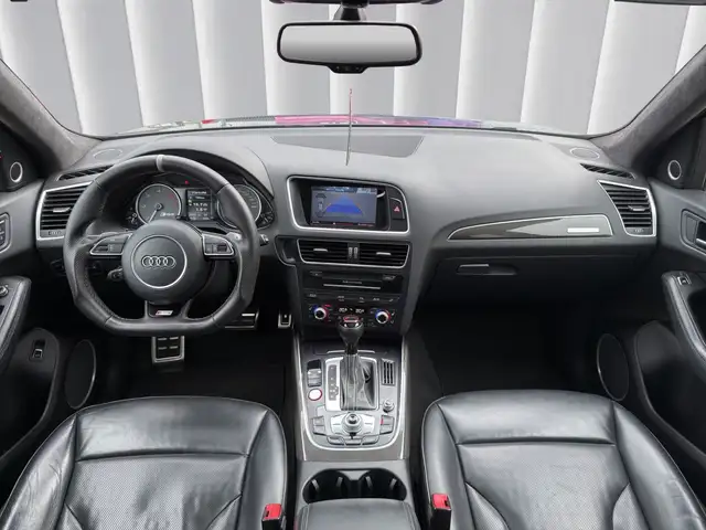 Audi SQ5 view 11