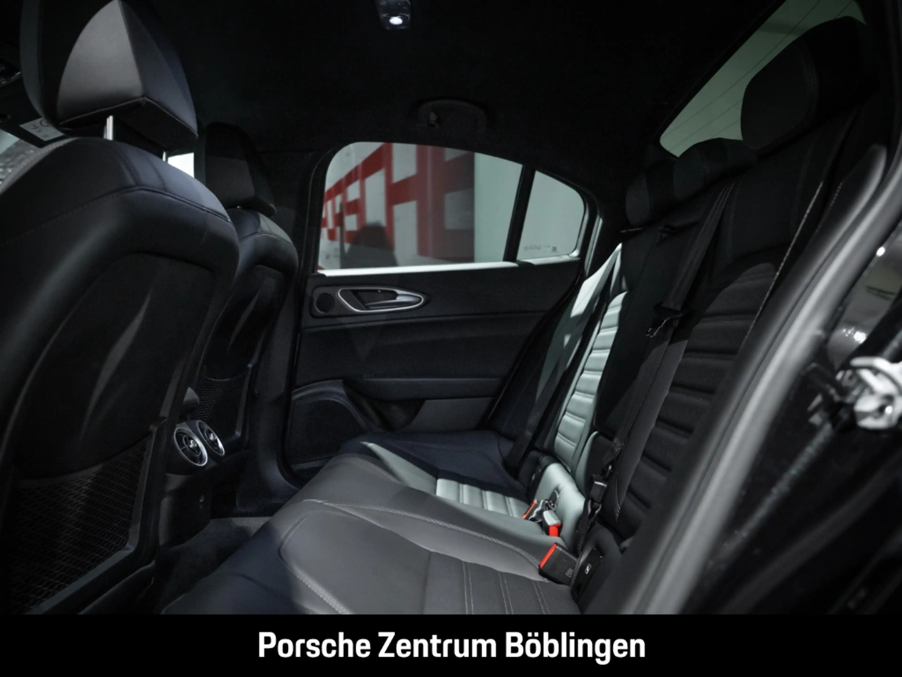 Alfa Romeo Giulia Quadrifoglio — photo 7