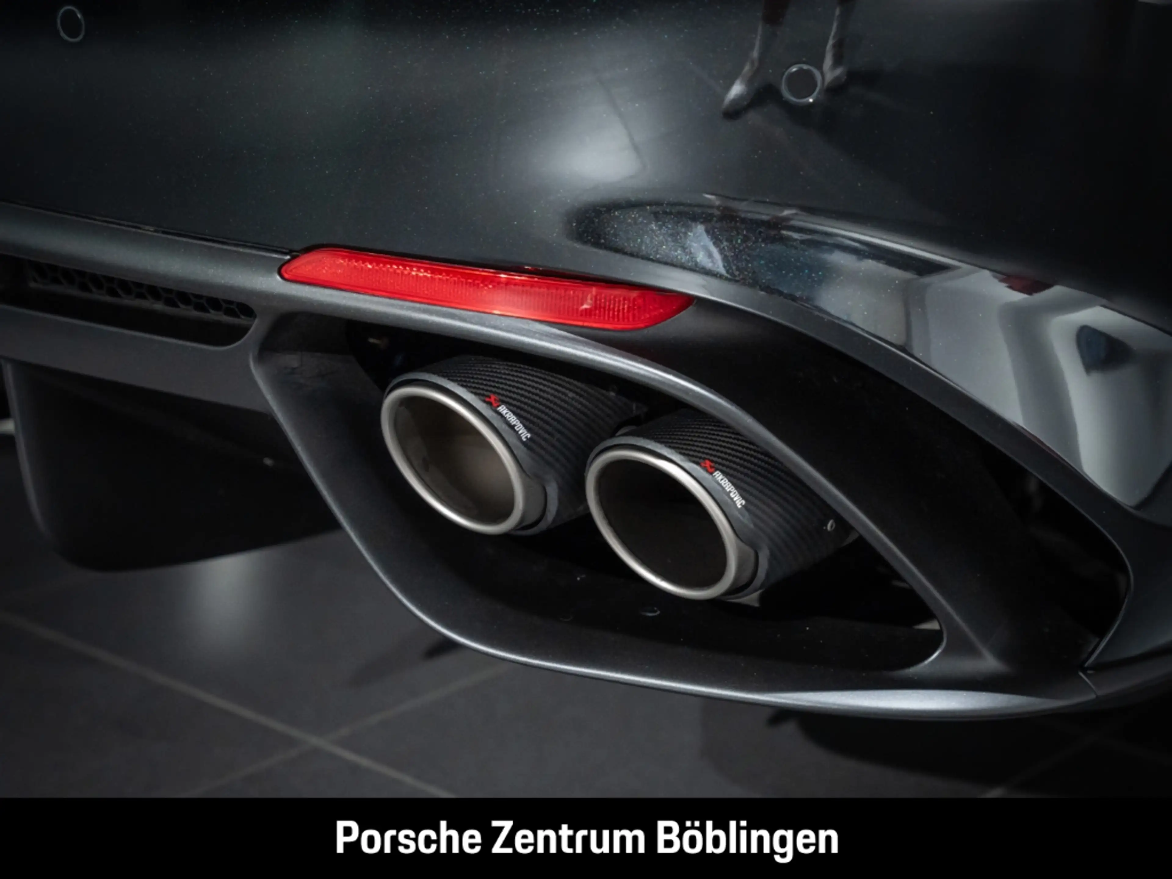 Alfa Romeo Giulia Quadrifoglio — photo 13