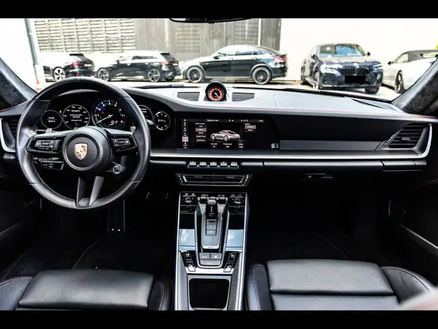 Porsche 911 view 14