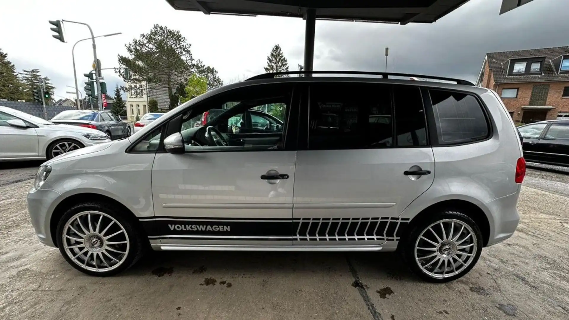 Volkswagen Touran Trendline BMT*Ahk*Pdc*Klima*Shz*Alus* Zilver - 2