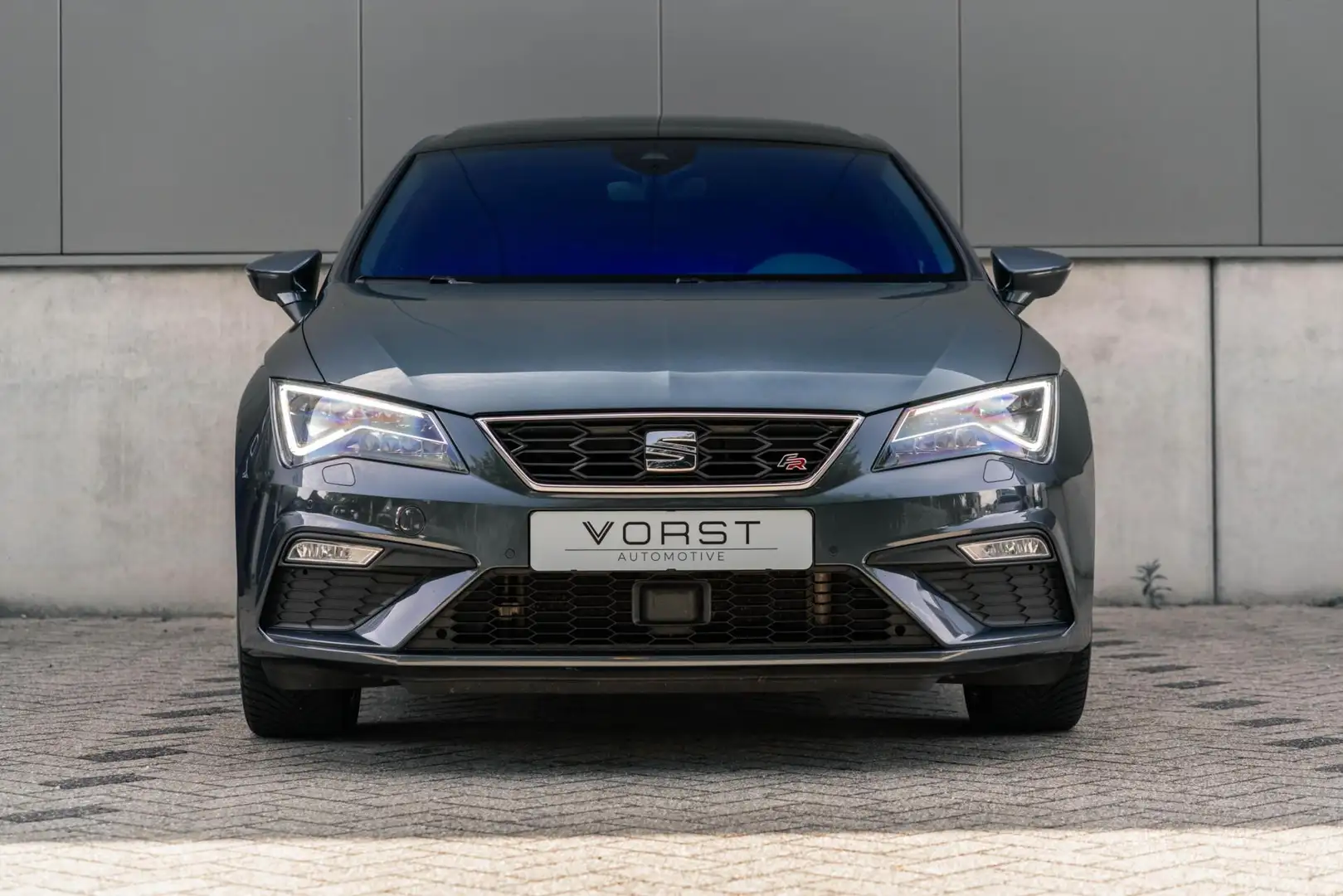 SEAT Leon 1.5 TSI FR NAP DSG Beats Pano ACC Grijs - 2