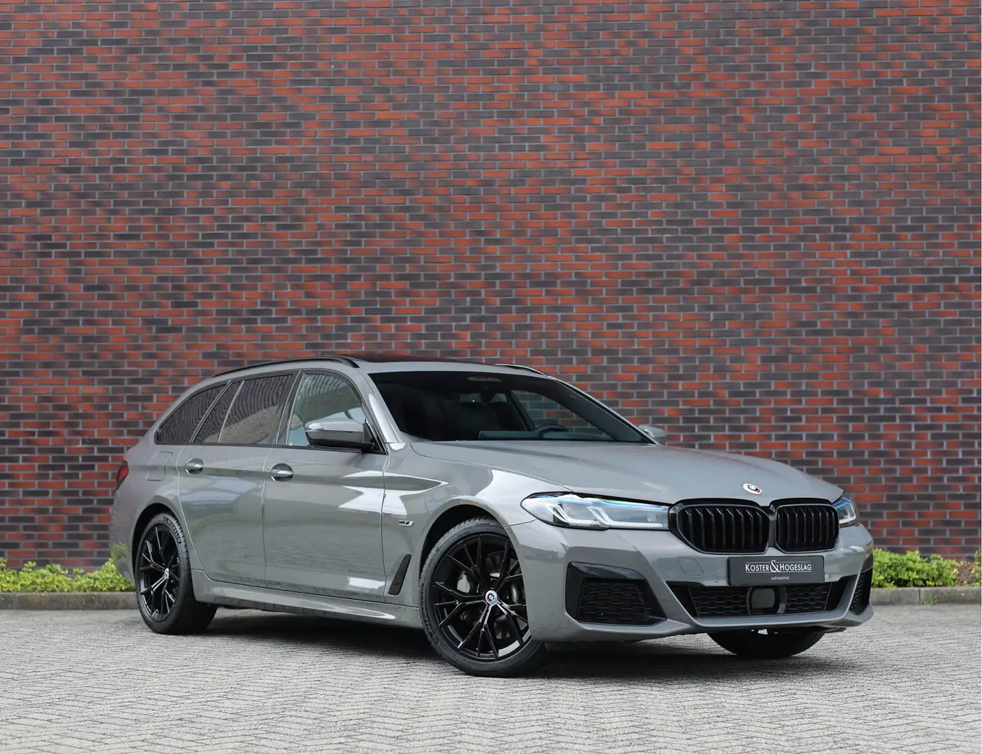 BMW 530 5-serie Touring 530e xDrive *Pano*H/K*Laser*Trekha Grijs - 1