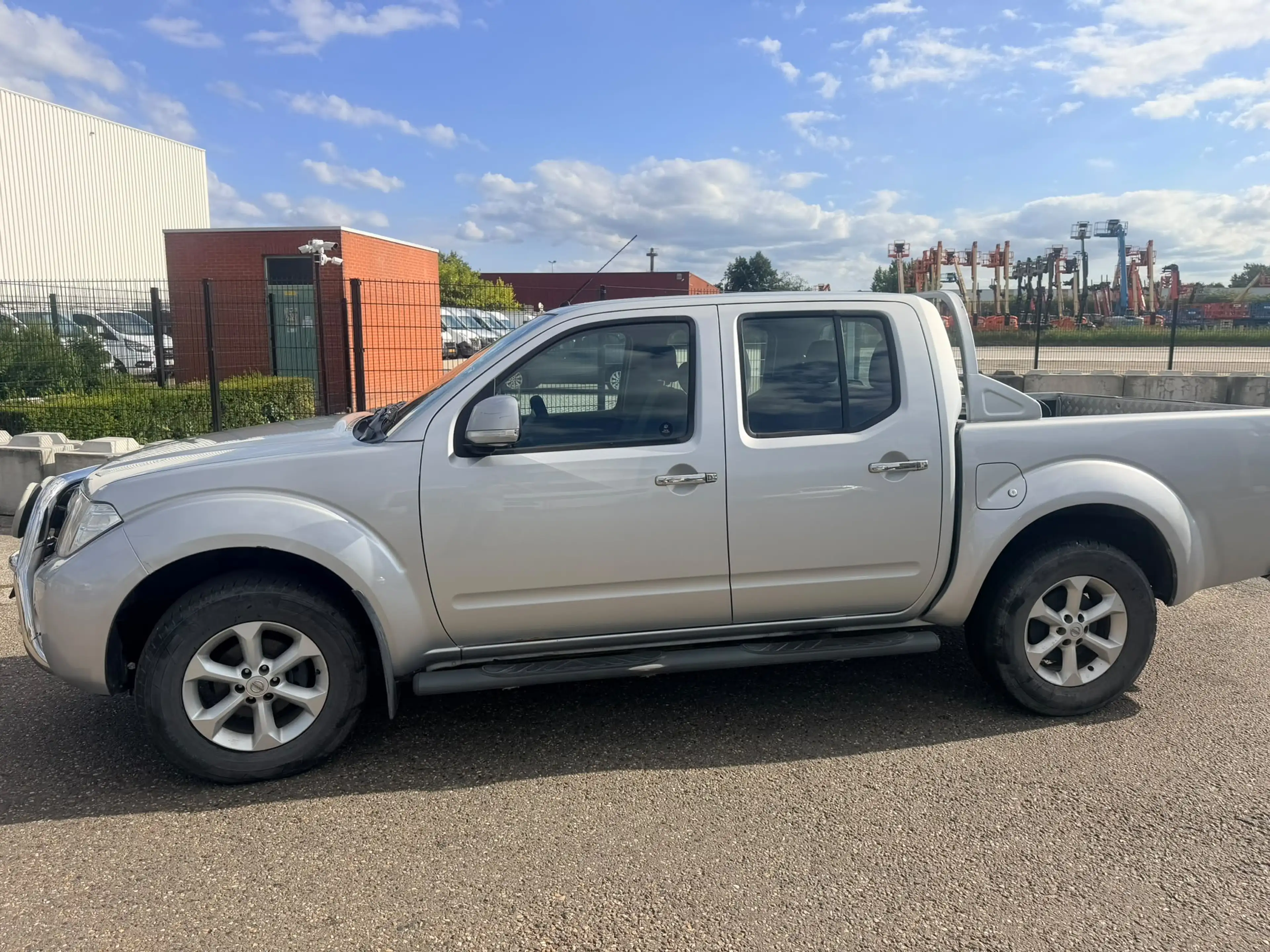 Nissan Navara 2.5 dCi 4x4 LE — photo 7