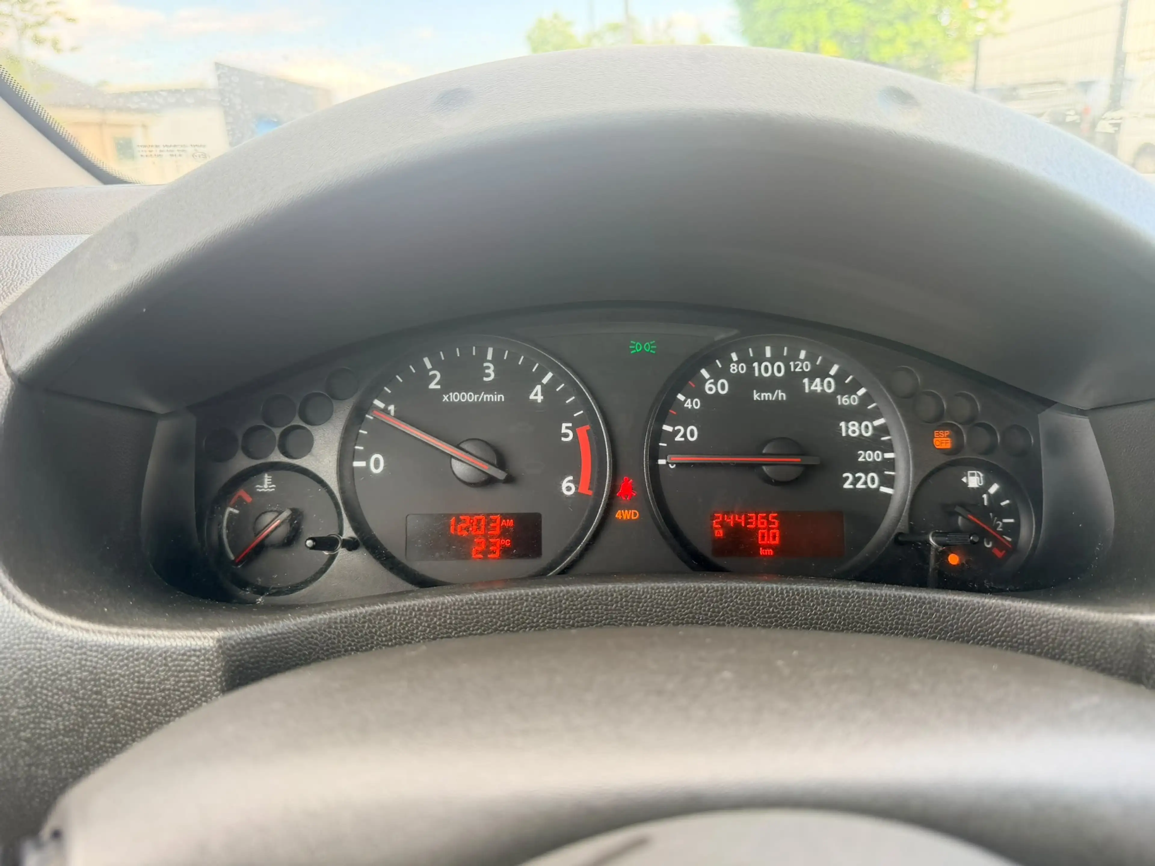 Nissan Navara 2.5 dCi 4x4 LE — photo 11