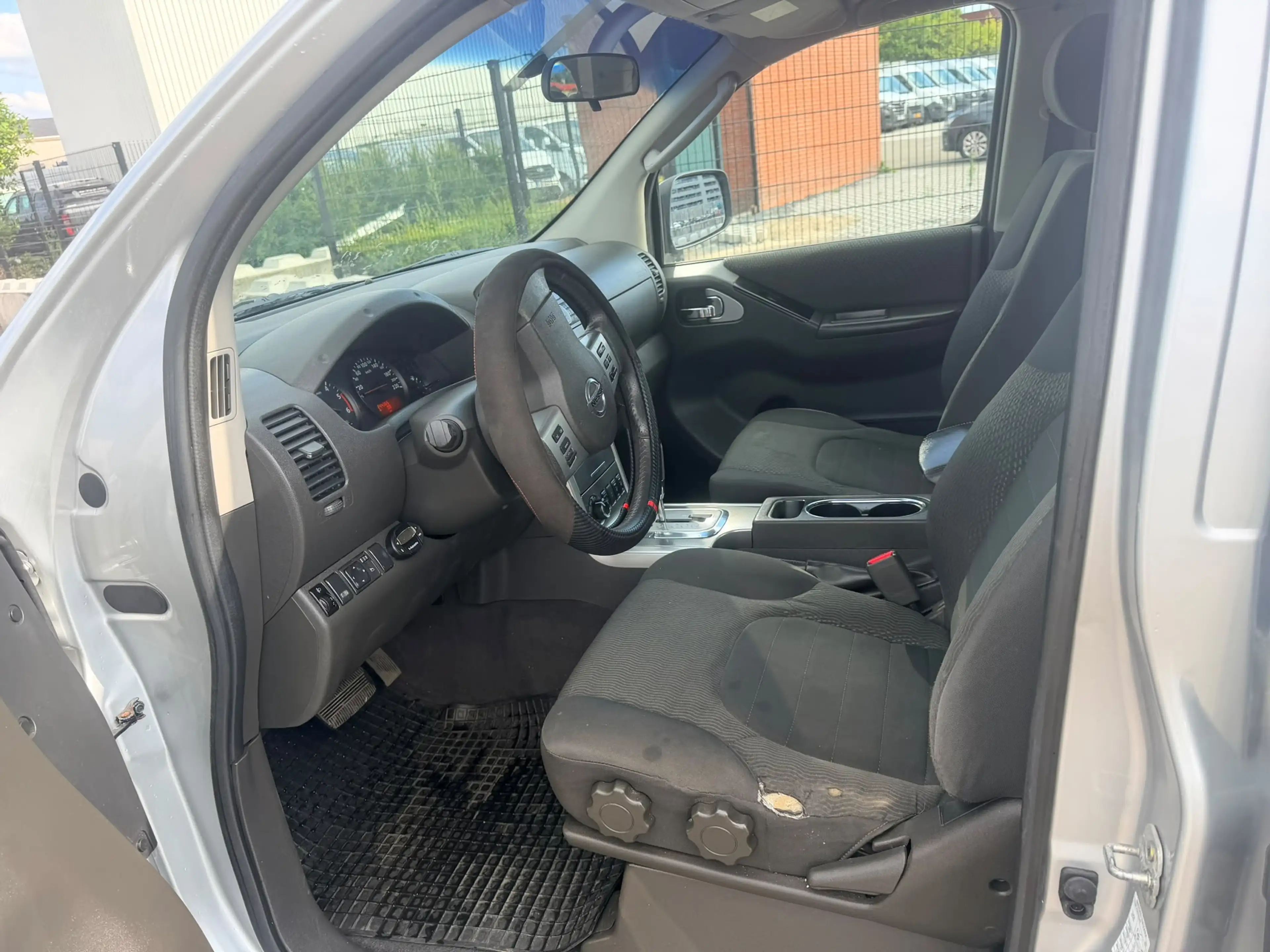 Nissan Navara 2.5 dCi 4x4 LE — photo 9