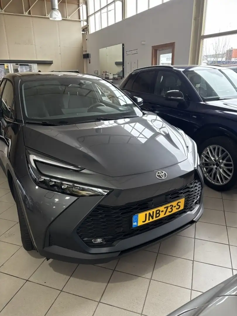 Toyota C-HR 1.8 Hybr style smart Grijs - 2
