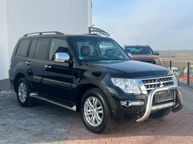 Mitsubishi Pajero 3.2 DI-D Top*NUR 135TKM*1HAND*FRONTBÜGEL*