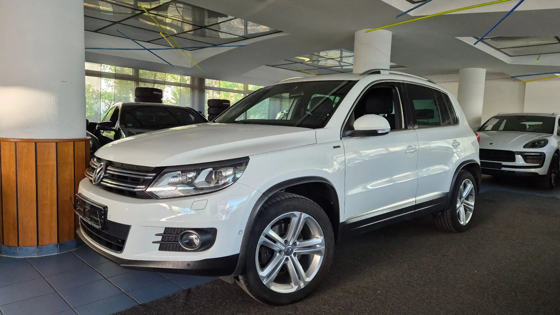 Volkswagen Tiguan Lounge/Steuerkette neu/18"/AHK/Pano/Temp Weiß - 1