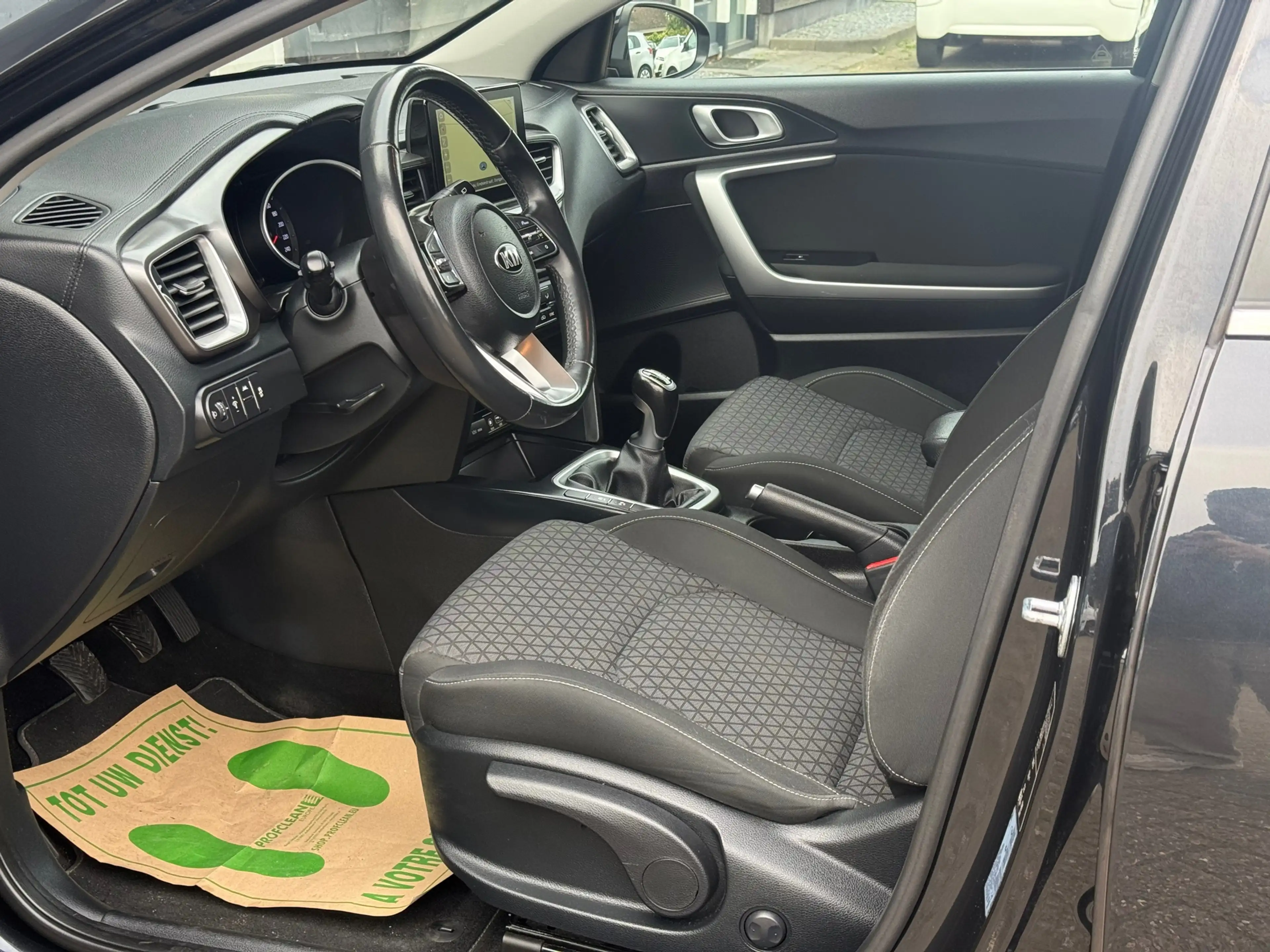 Kia Ceed / cee'd 1.0 T-GDi DynamicLine — photo 8