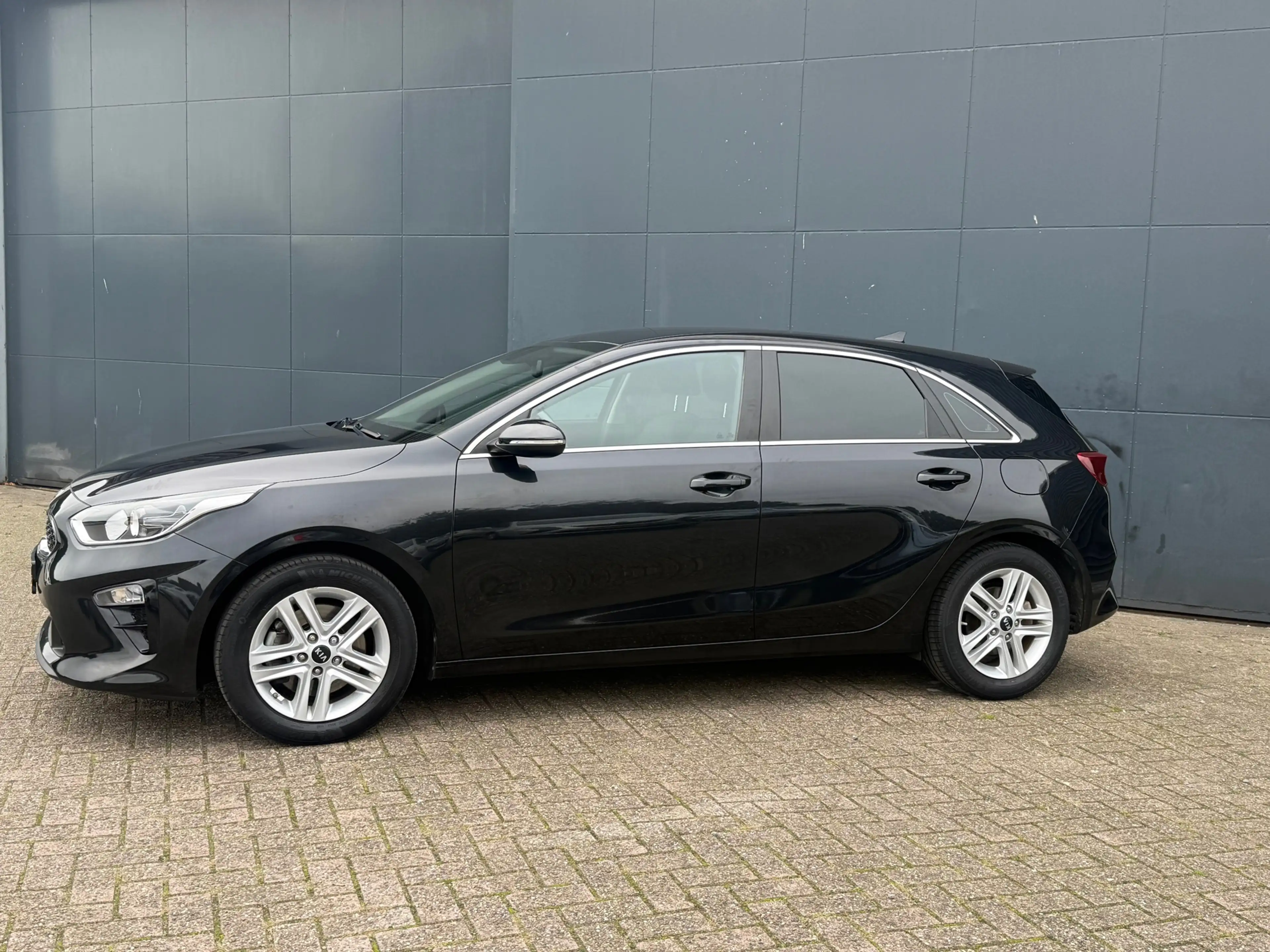 Kia Ceed / cee'd 1.0 T-GDi DynamicLine — photo 9