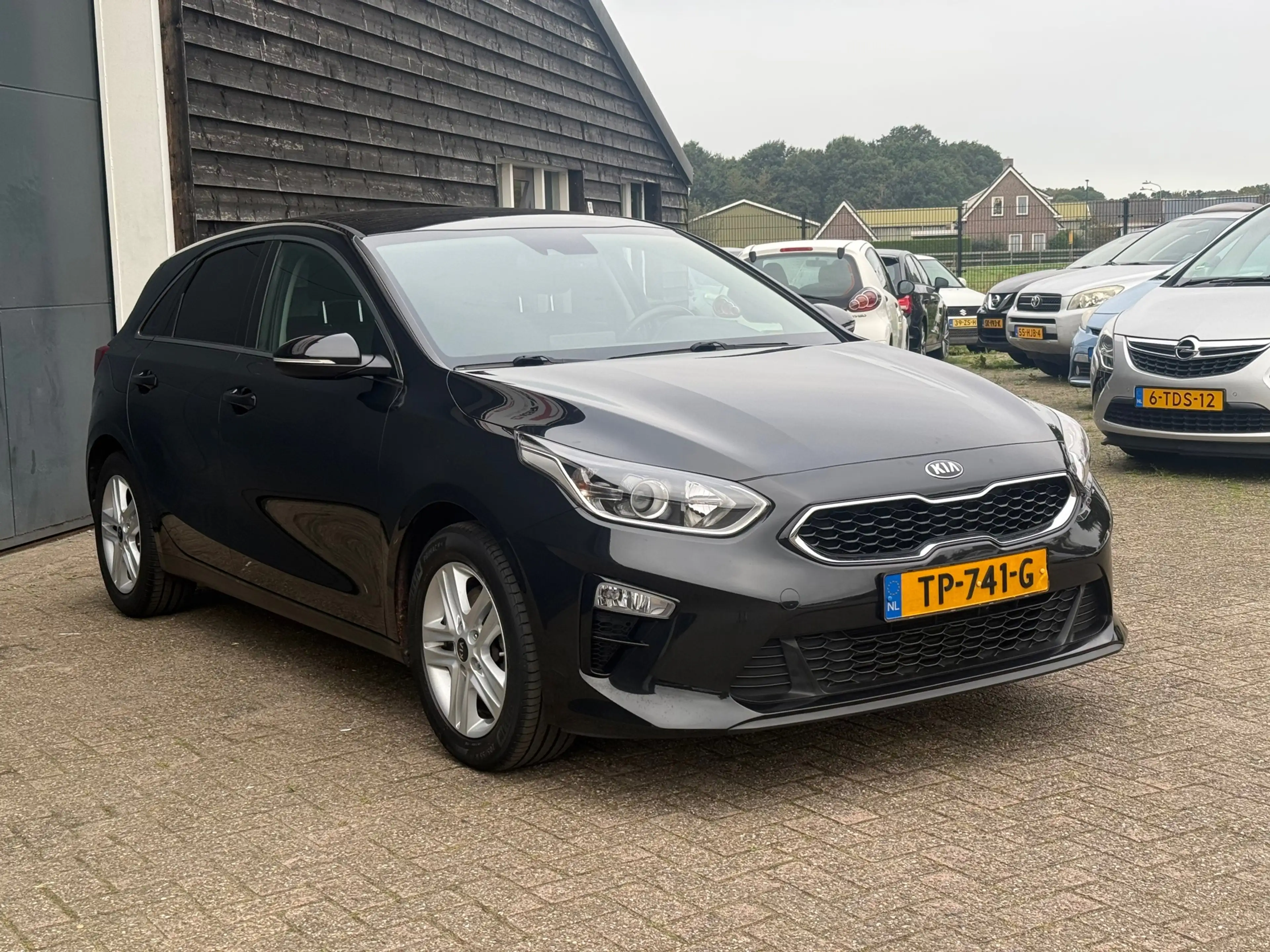 Kia Ceed / cee'd 1.0 T-GDi DynamicLine — photo 3