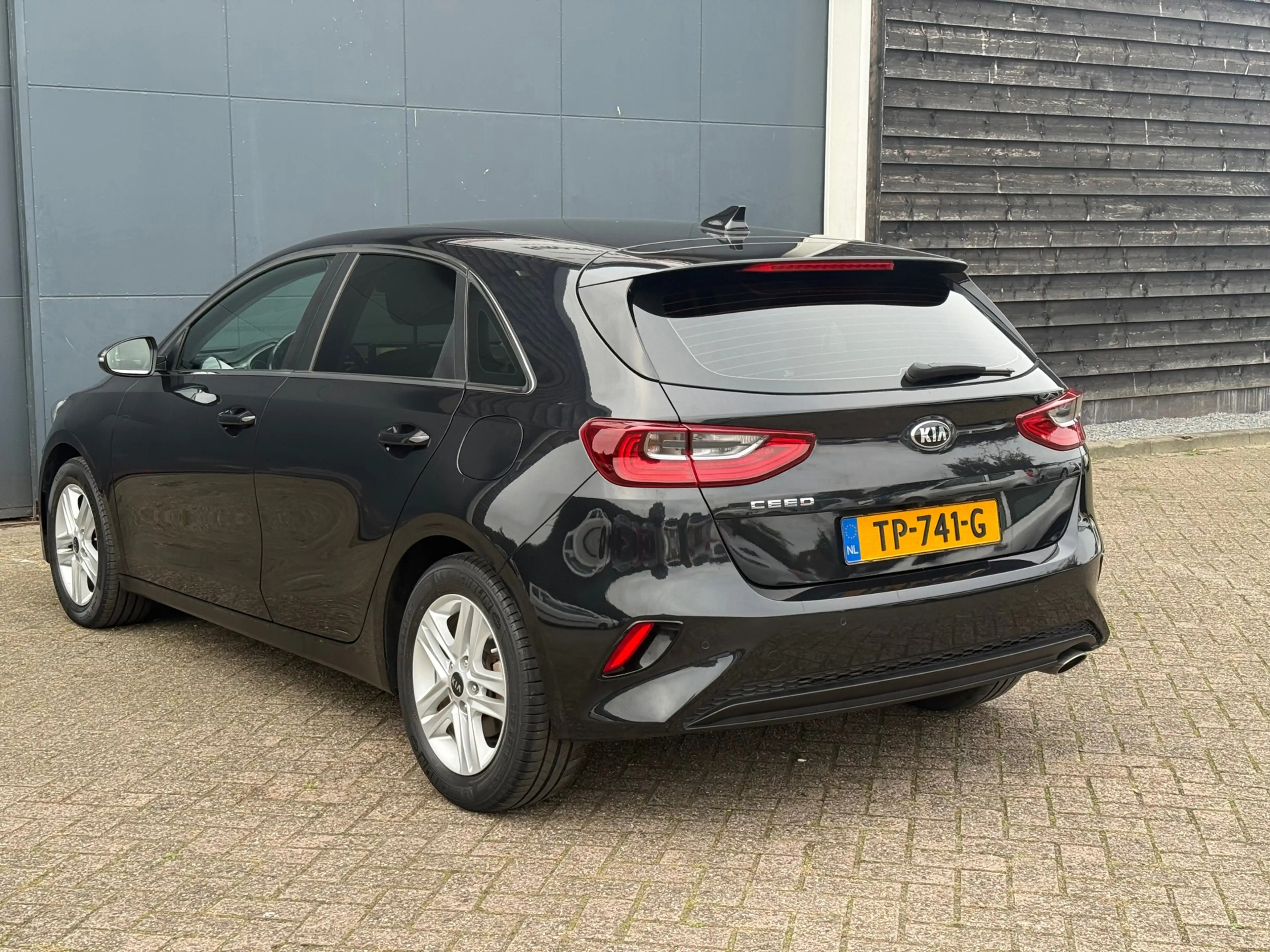 Kia Ceed / cee'd 1.0 T-GDi DynamicLine — photo 5