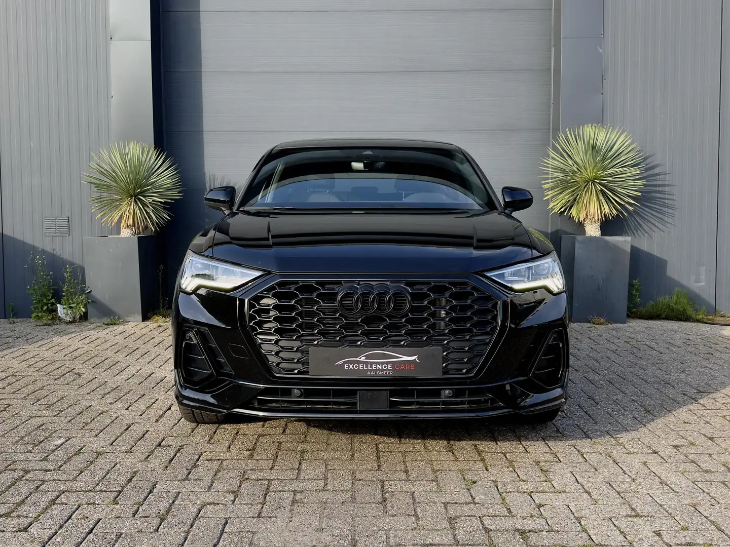 Audi Q3 Sportback 45 TFSI e S-Line Sportback Automaat Pano Zwart - 2