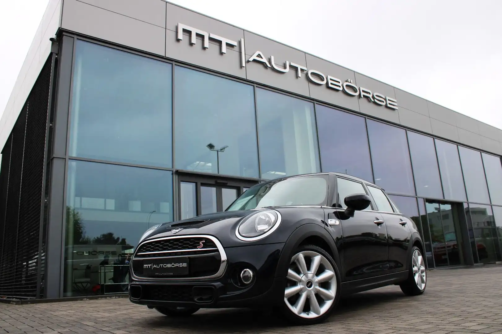 MINI Cooper S COOPER S * YOURS * 1. HAND/PANO/NAVI/R-CAM + 18" Schwarz - 1