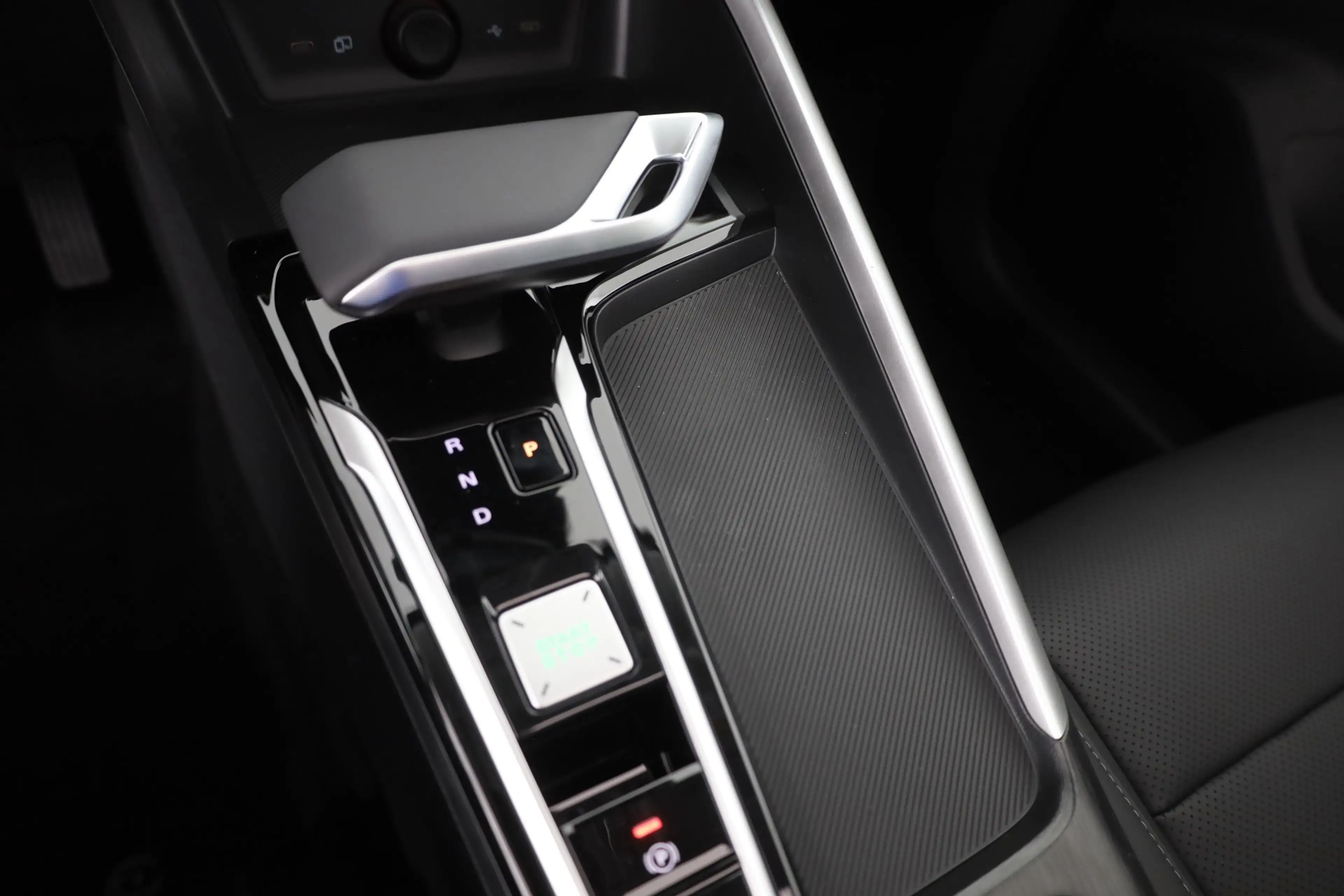 MG ZS 1.5 Hybrid Luxury Aut. LED ACC 360° Pano — photo 13