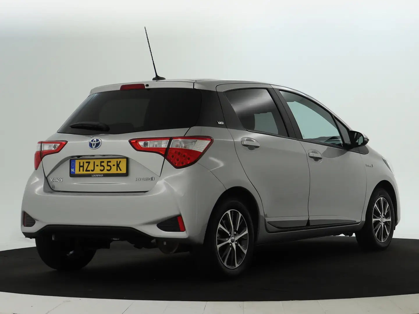 Toyota Yaris 1.5 Hybrid Y20 Edition | Navigatie | Lichtmetalen Argent - 2